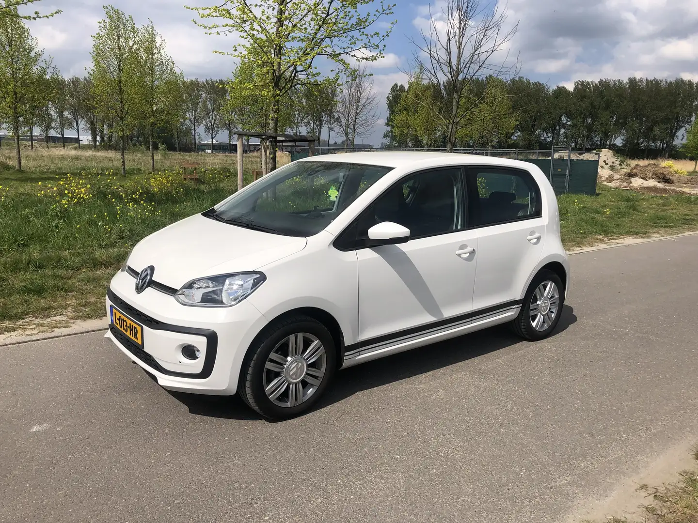 Volkswagen up! 1.0 BMT beats Blanc - 1