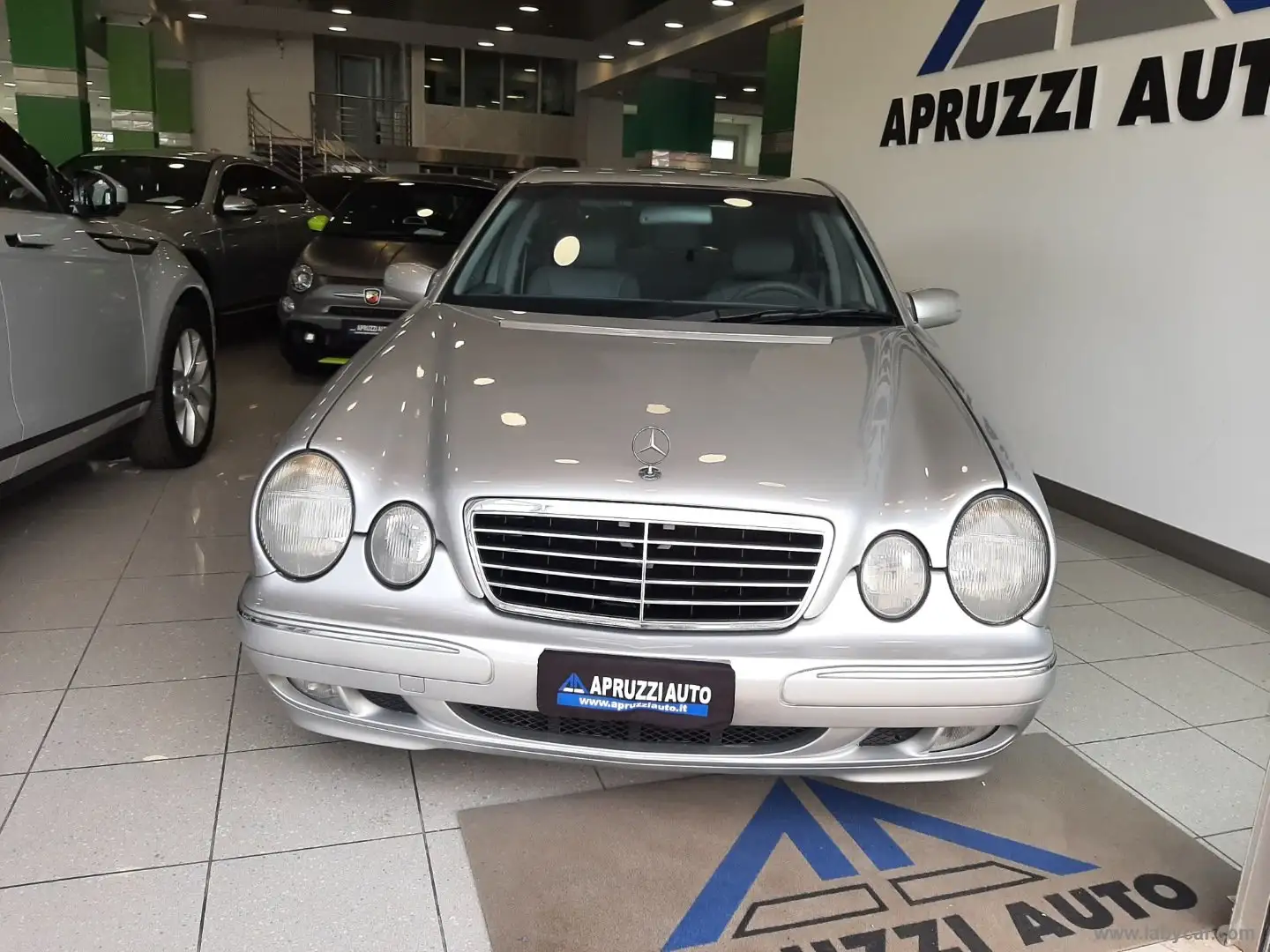 Mercedes-Benz E 270 Classe E - W210 Berlina td cdi Avantgarde Silber - 2