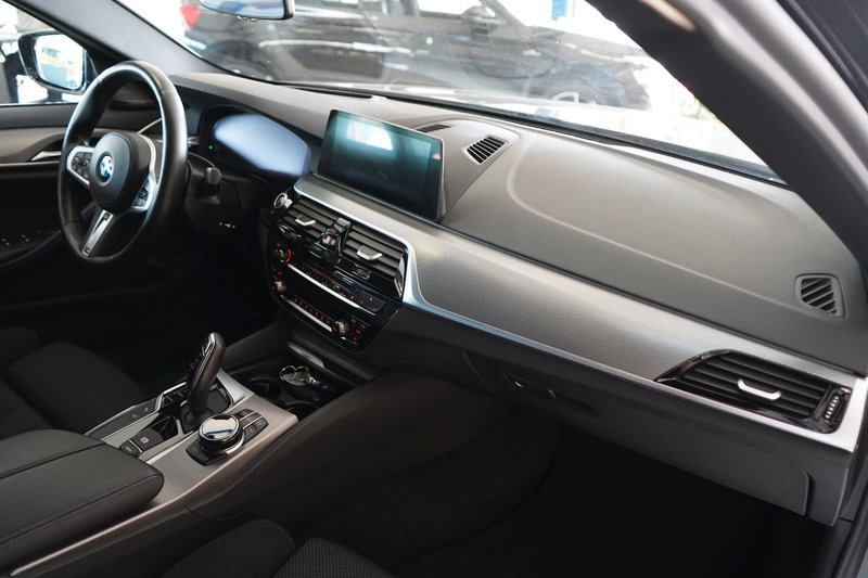 BMW 530 d Touring xDrive M Sport XENON / SOFT-CLOSE — photo 10
