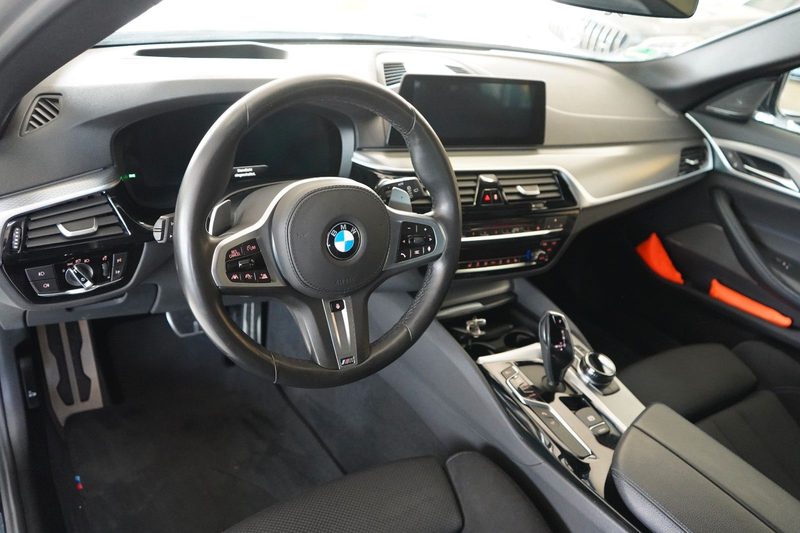 BMW 530 d Touring xDrive M Sport XENON / SOFT-CLOSE — photo 12