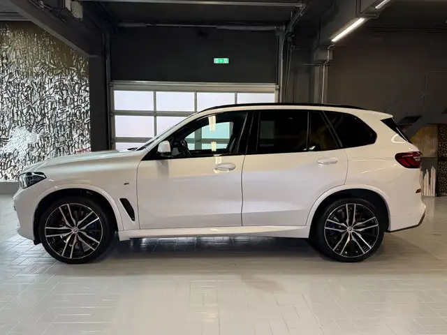 BMW X5 view 4