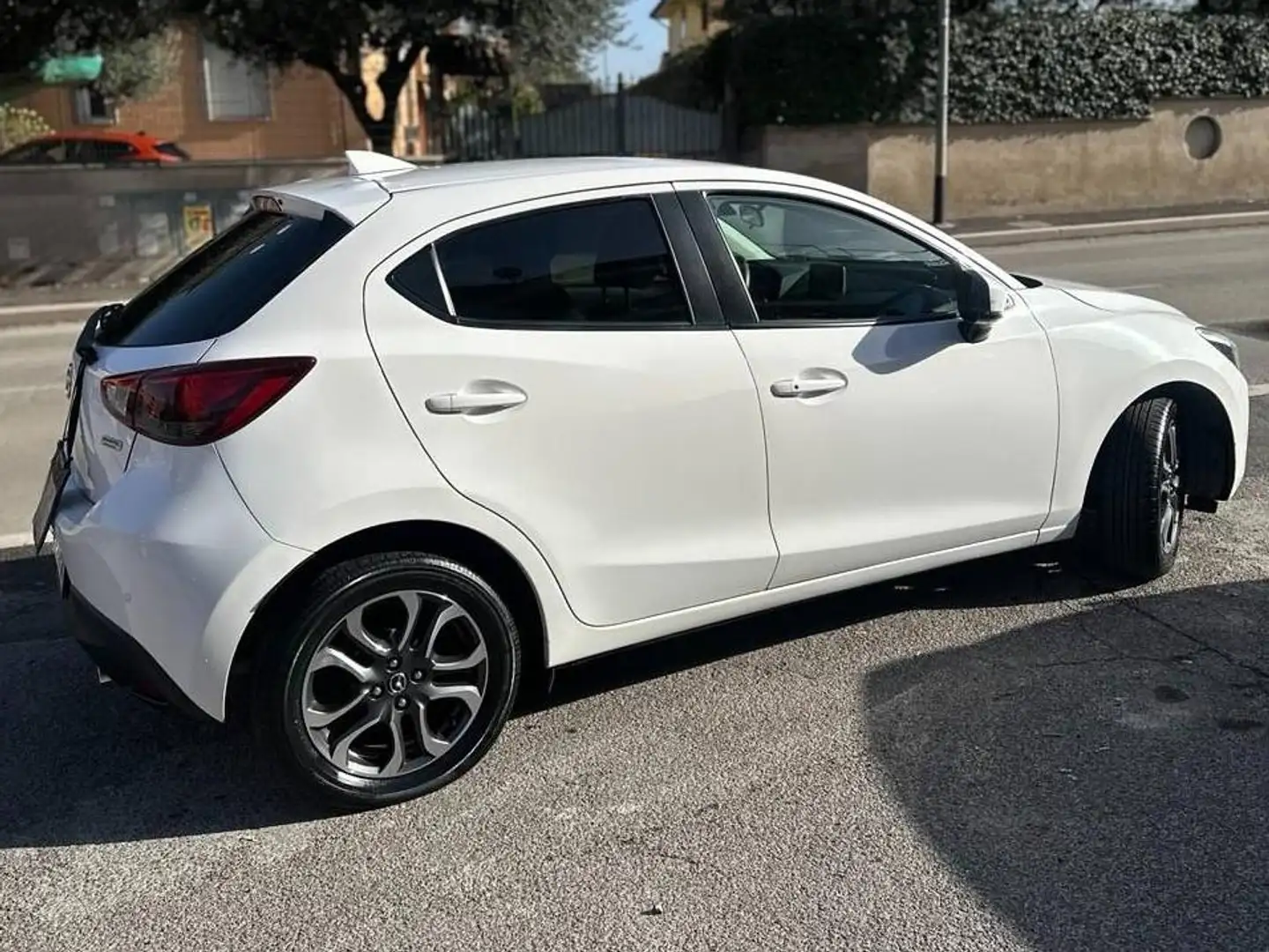 Mazda Sonstige MAZDA 2 3a Serie Skytactiv Weiß - 2