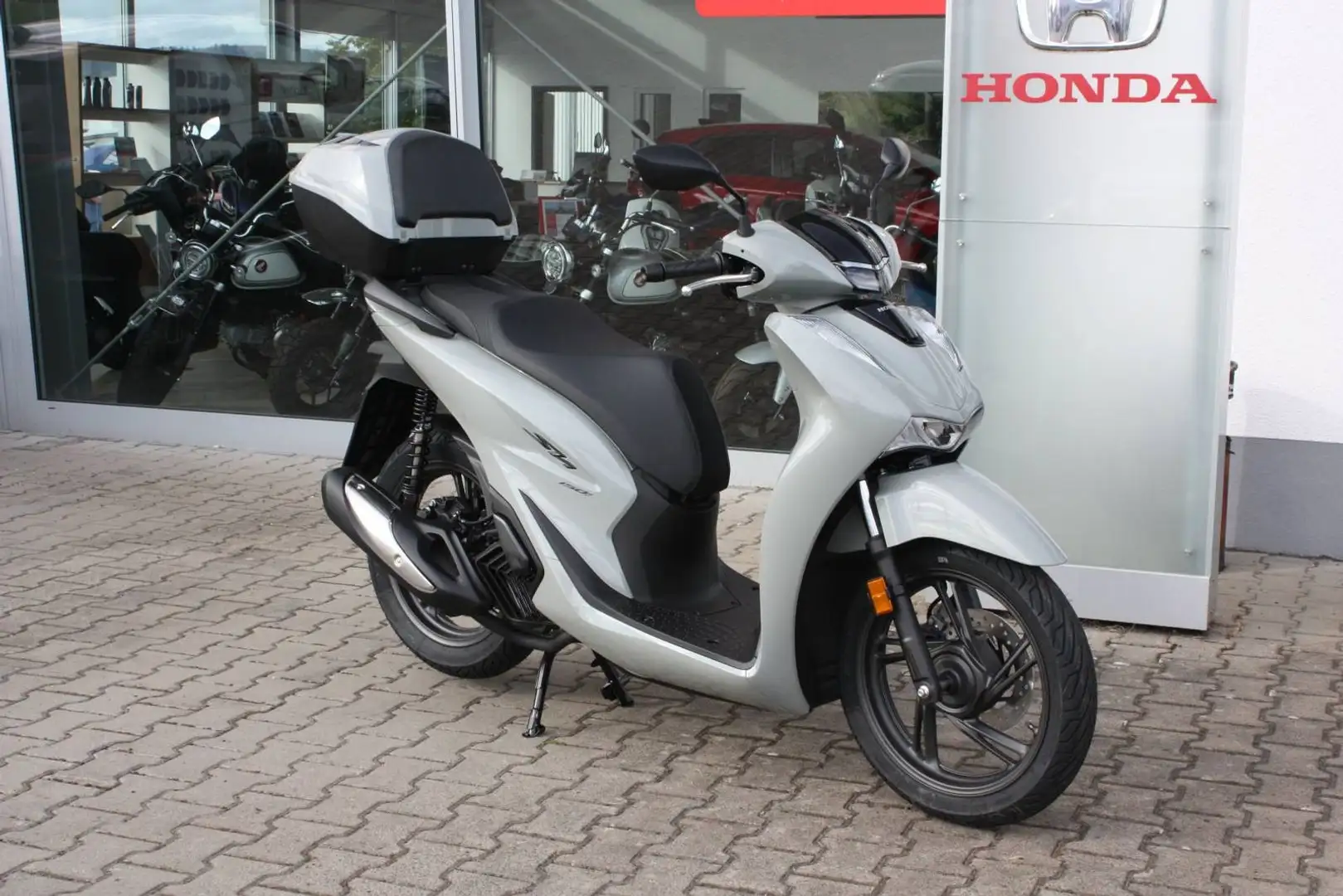 Honda SH 150i mit Smart Top Case bis 6 Jahre Garantie Šedá - 2