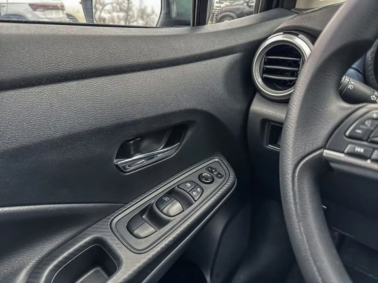 Nissan Versa снимка Nissan Versa