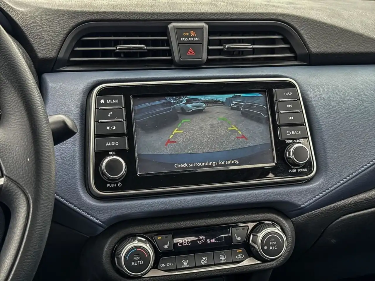 Nissan Versa снимка Nissan Versa