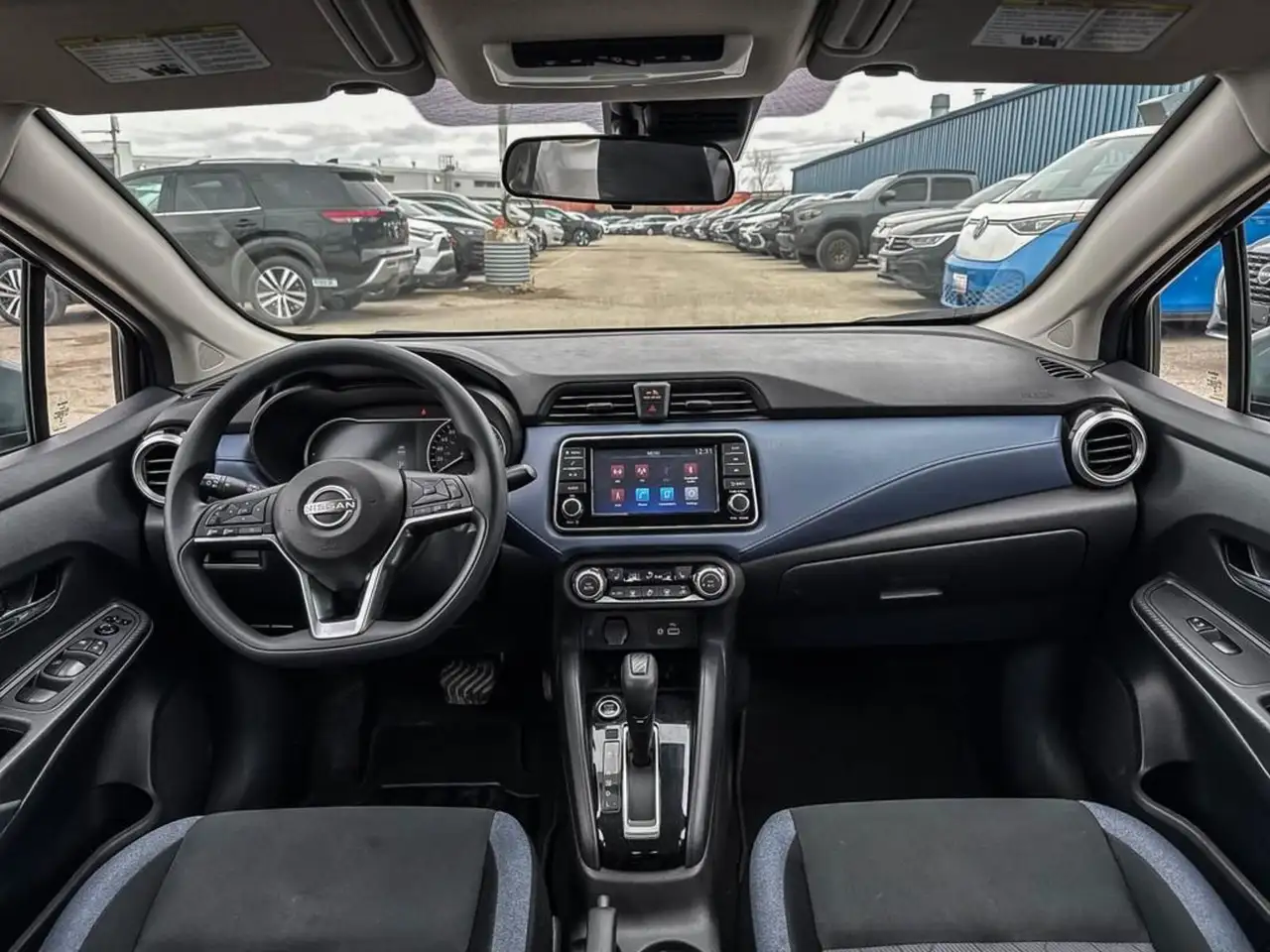 Nissan Versa снимка Nissan Versa