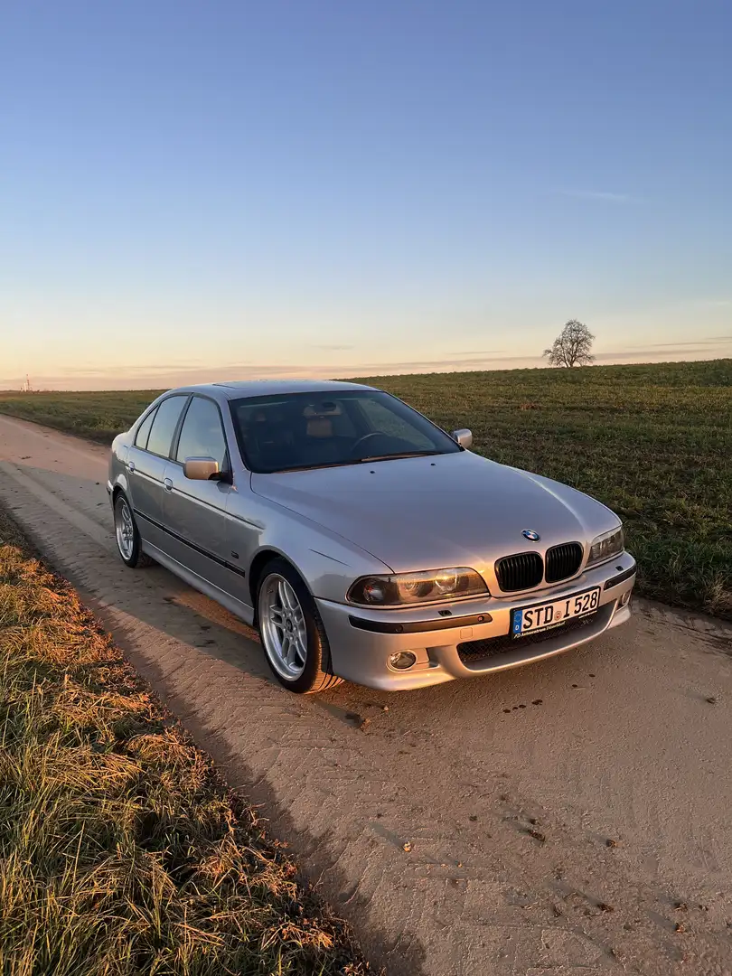 BMW 528 528i M Paket Stříbrná - 1