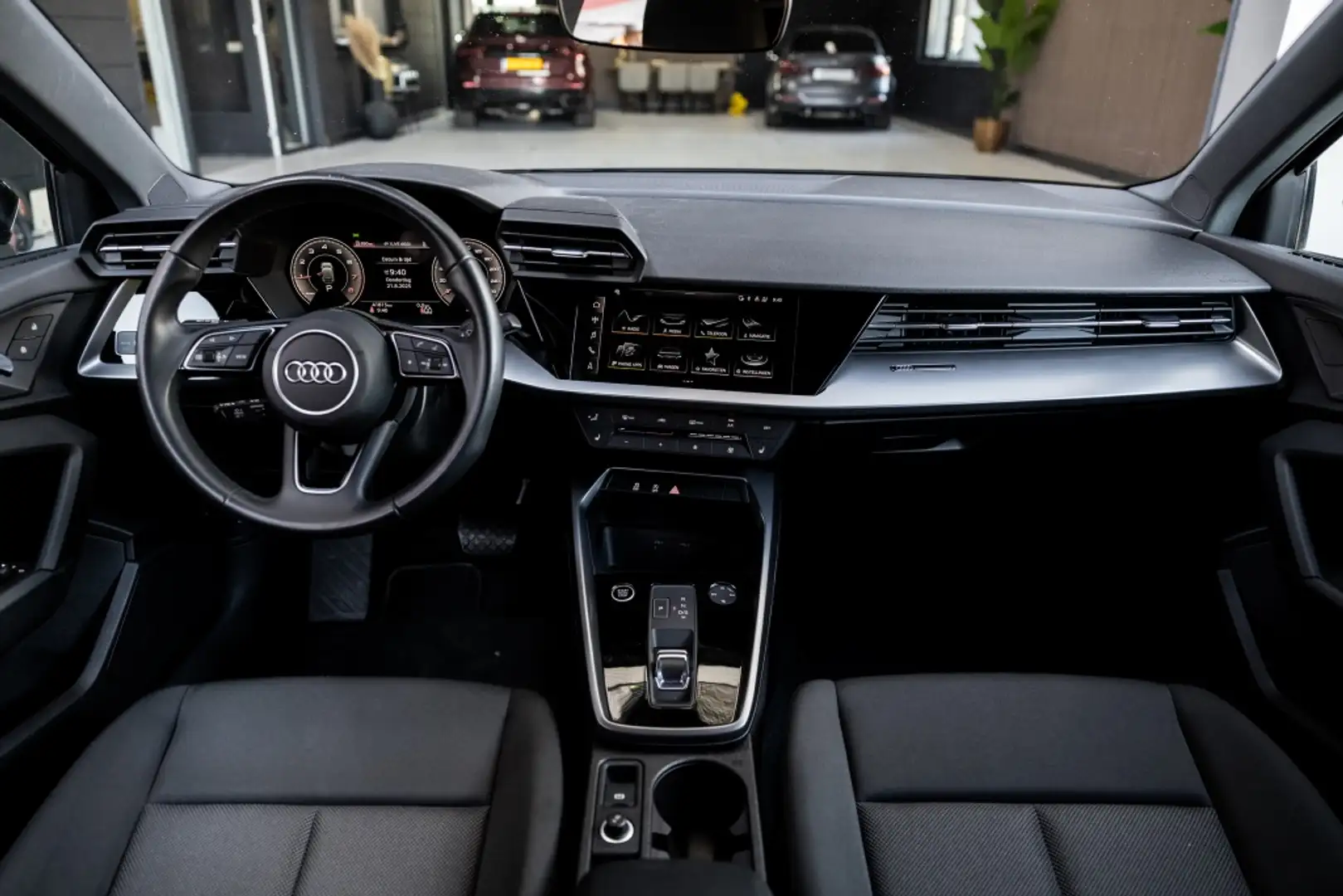 Audi A3 Sportback A3 30 1.0 TFSI Sportback S line MHEV | N Grijs - 2