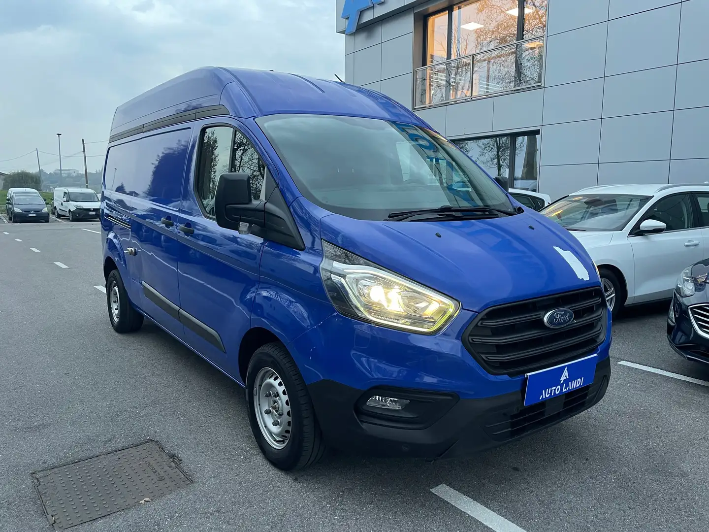 Ford Transit Custom Custom 300 300 2.0 tdci MHEV 170cv Tr L2H1 E6.2 Bleu - 2
