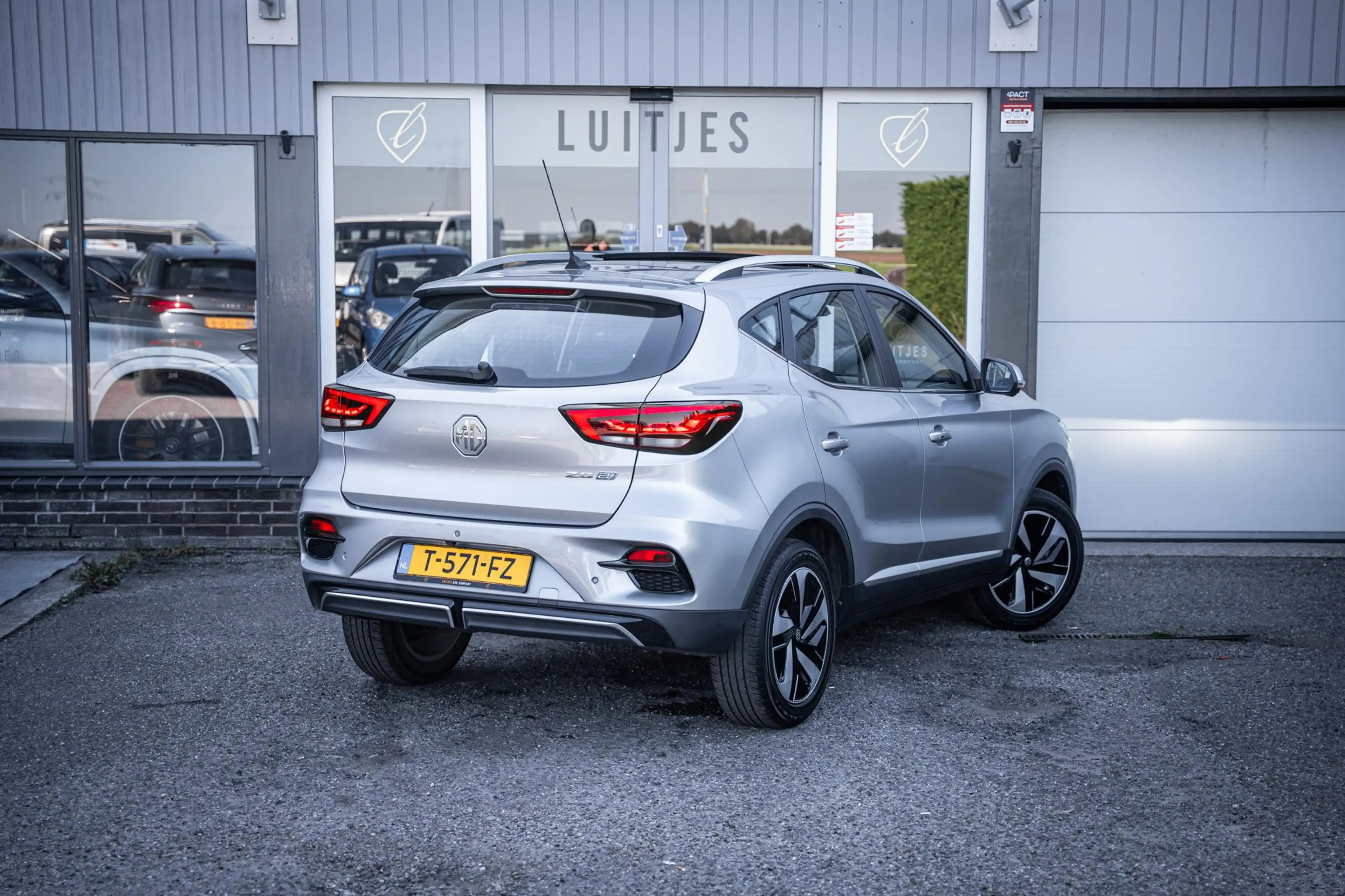 MG ZS EV Long Range Luxury 70 kWh Org.NL|1e-eig.|Pano-da — photo 15