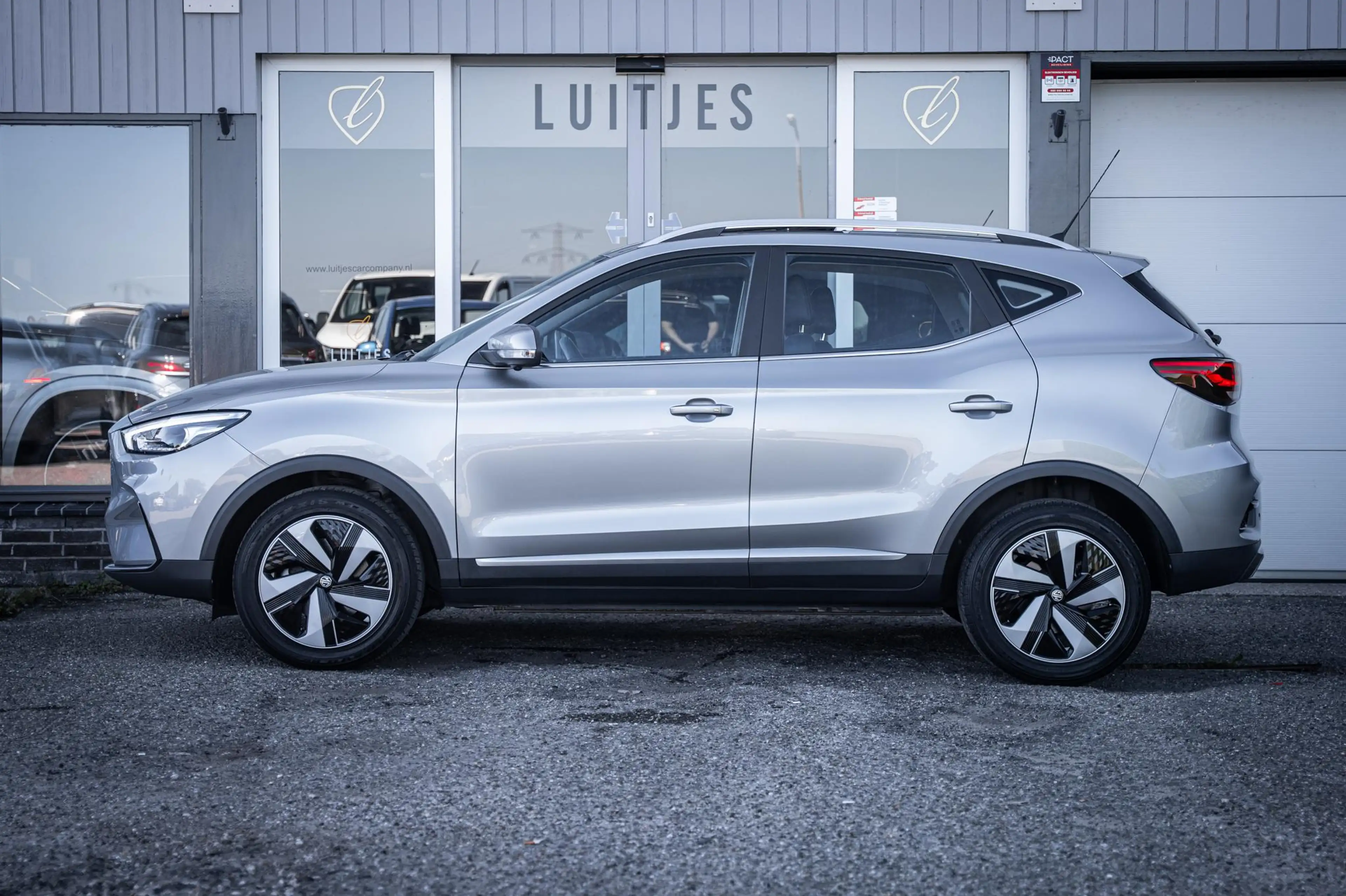 MG ZS EV Long Range Luxury 70 kWh Org.NL|1e-eig.|Pano-da — photo 13