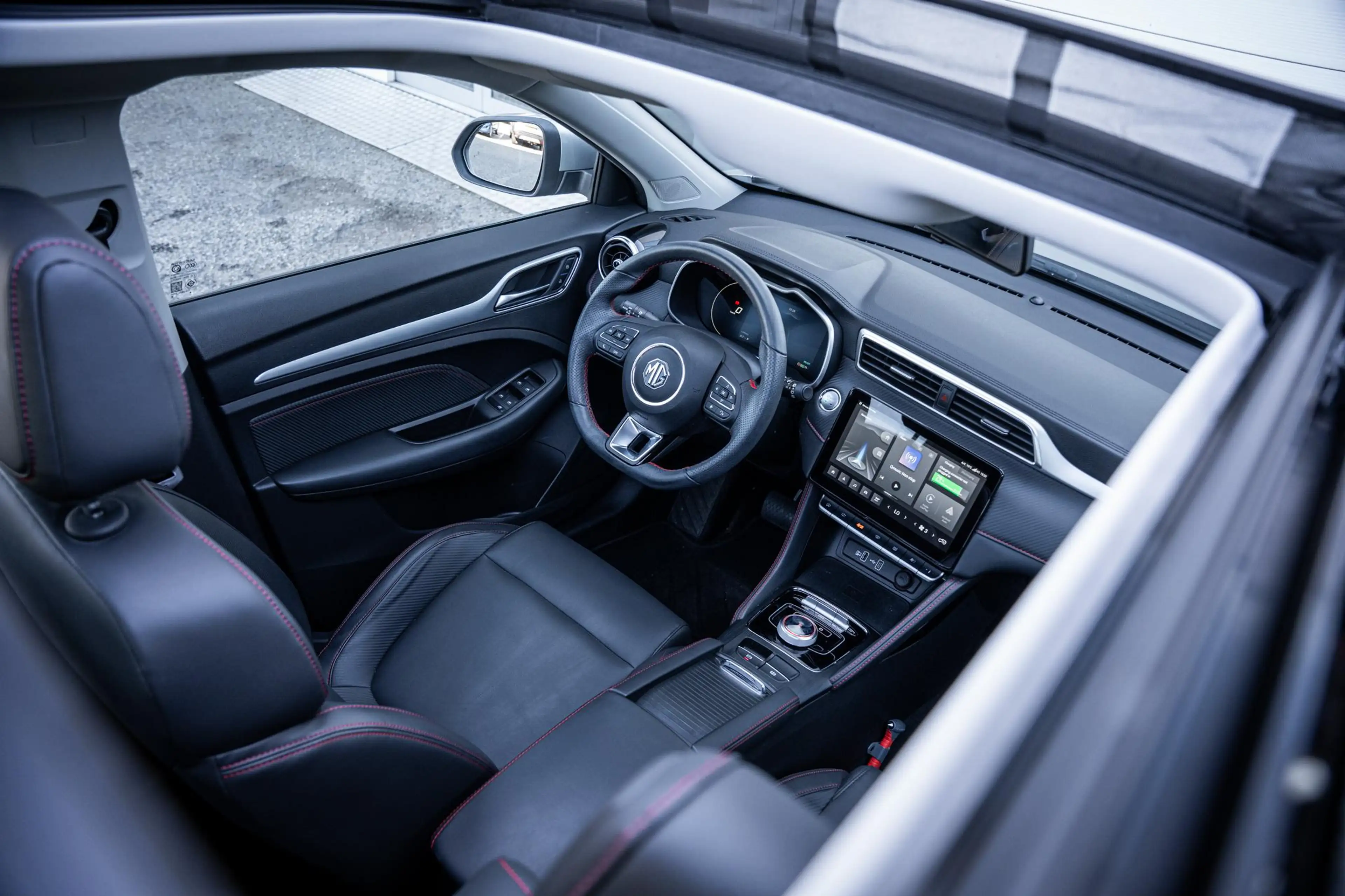 MG ZS EV Long Range Luxury 70 kWh Org.NL|1e-eig.|Pano-da — photo 19