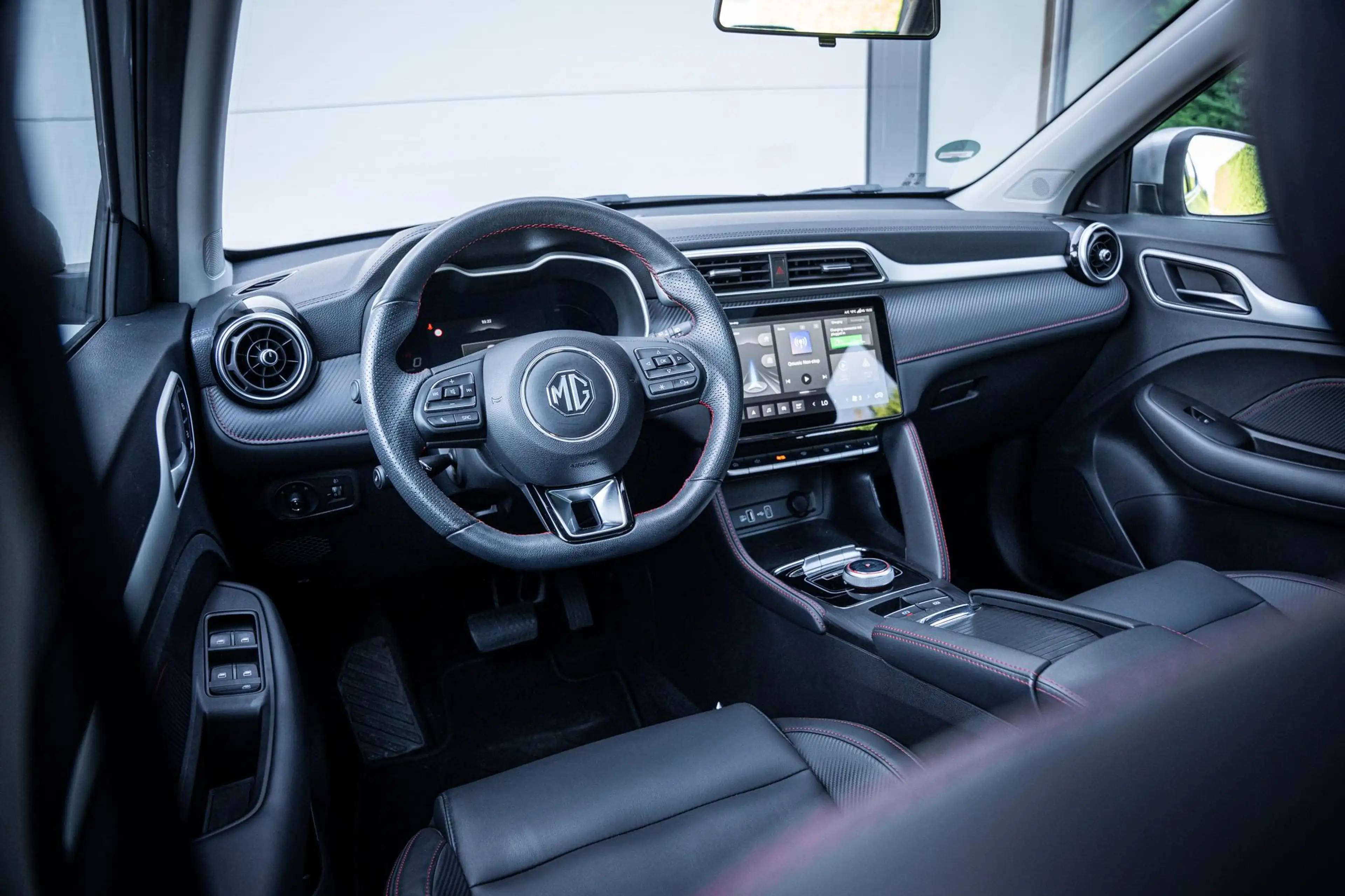 MG ZS EV Long Range Luxury 70 kWh Org.NL|1e-eig.|Pano-da — photo 31