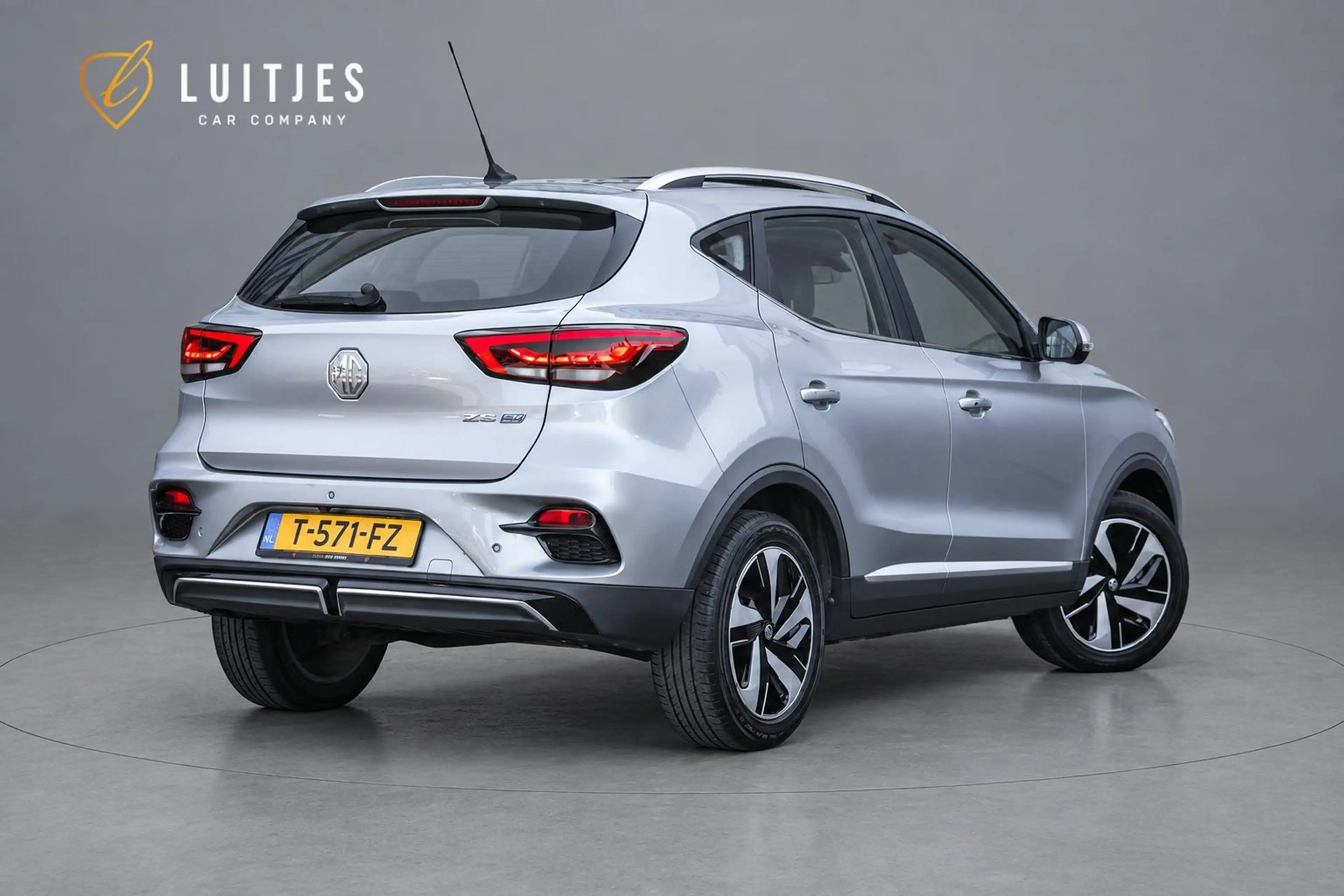 MG ZS EV Long Range Luxury 70 kWh Org.NL|1e-eig.|Pano-da — photo 2