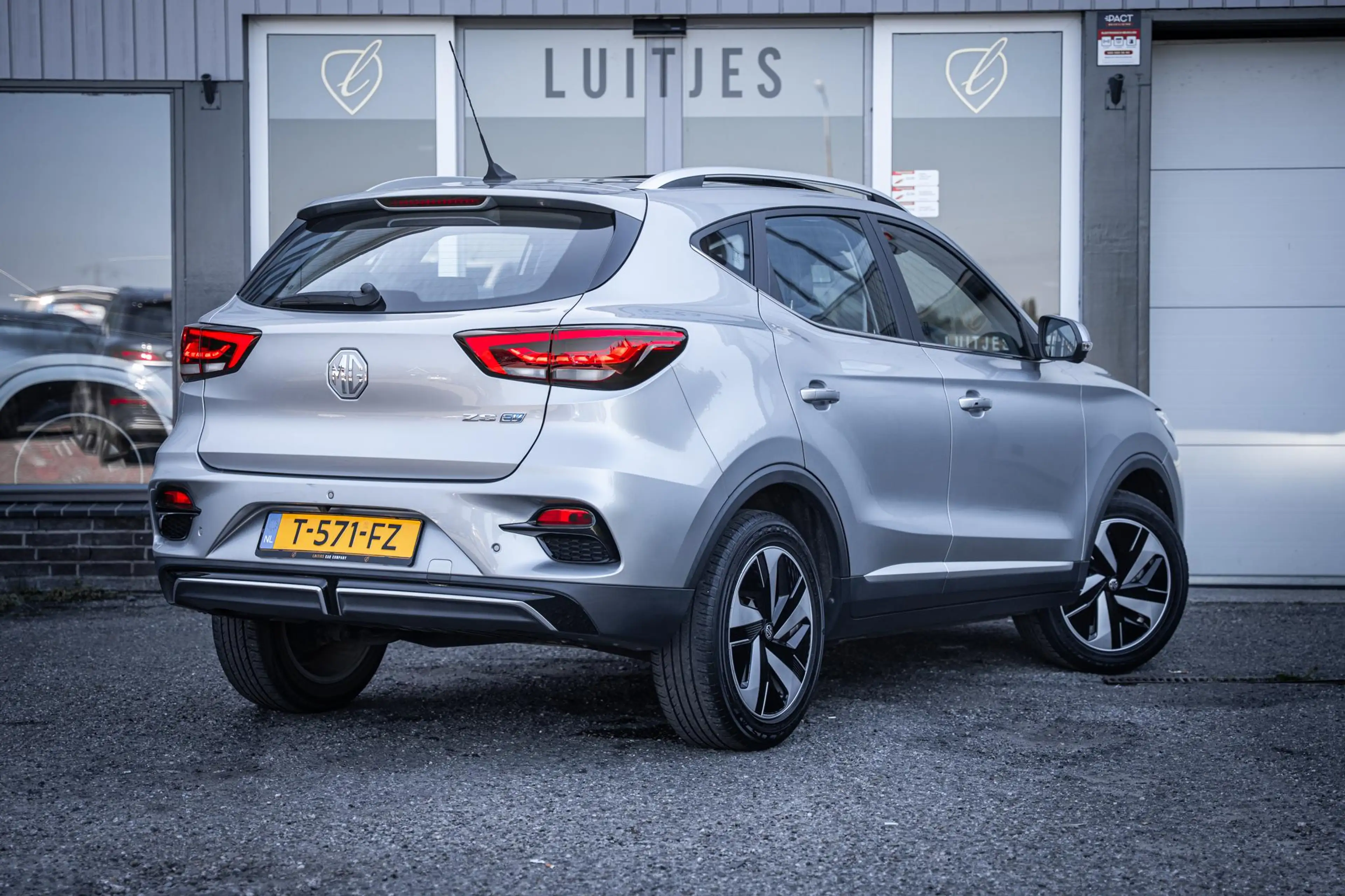 MG ZS EV Long Range Luxury 70 kWh Org.NL|1e-eig.|Pano-da — photo 9