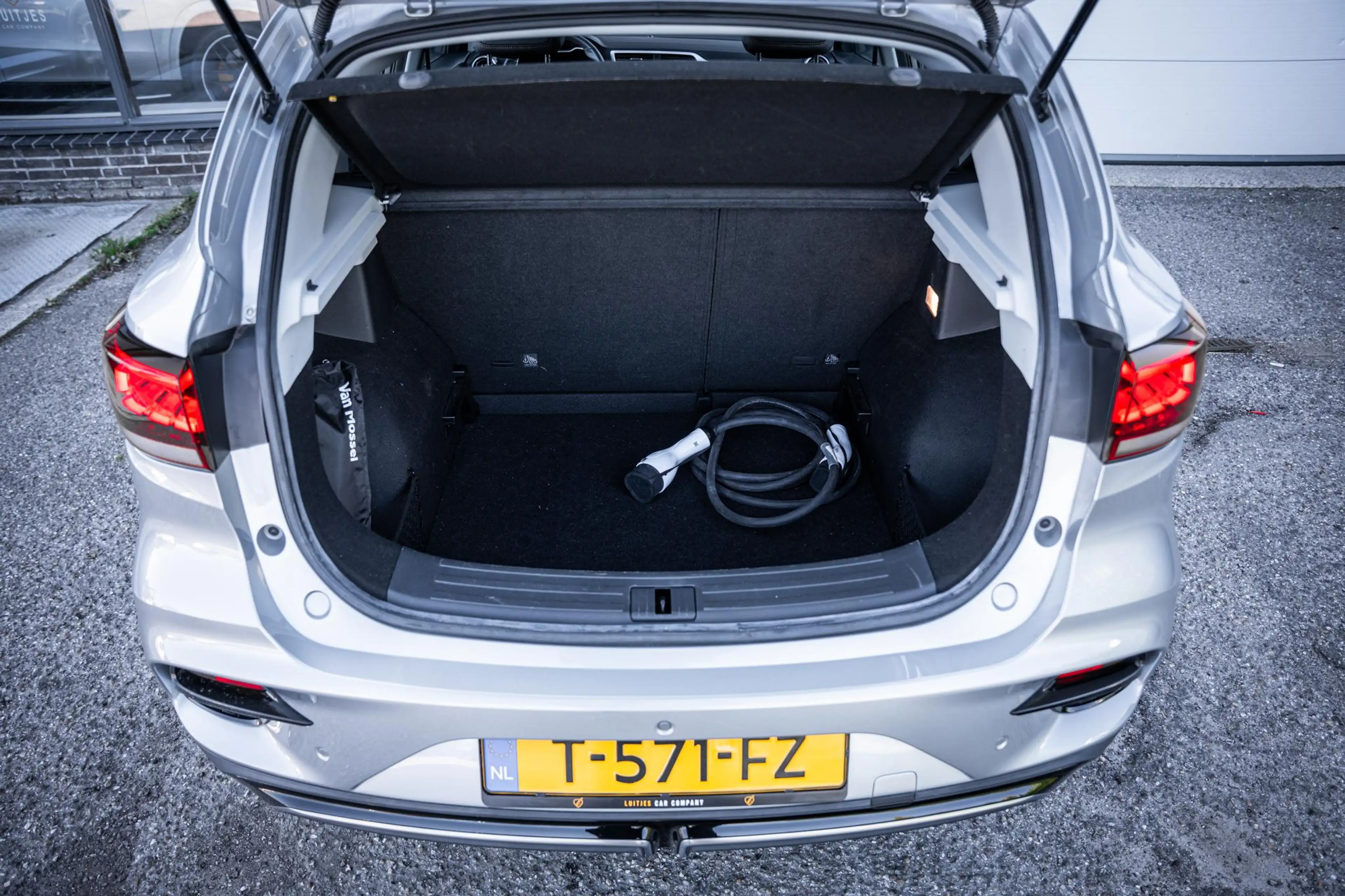 MG ZS EV Long Range Luxury 70 kWh Org.NL|1e-eig.|Pano-da — photo 11