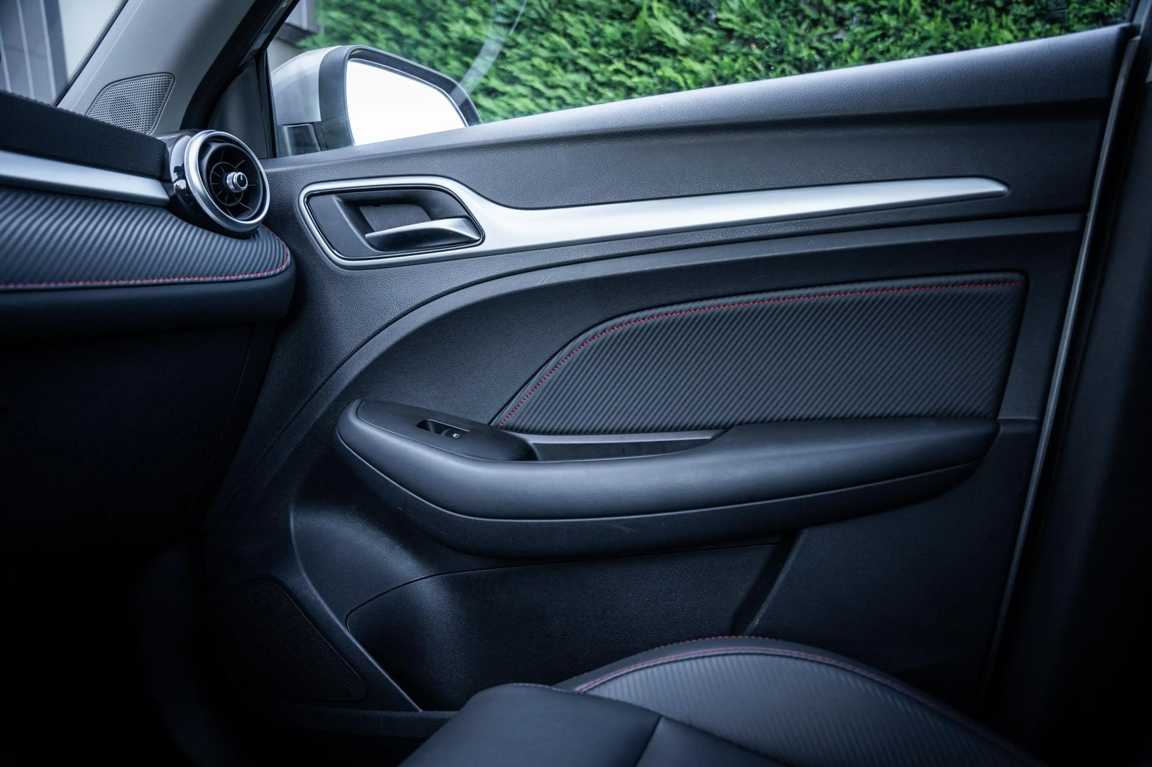 MG ZS EV Long Range Luxury 70 kWh Org.NL|1e-eig.|Pano-da — photo 34
