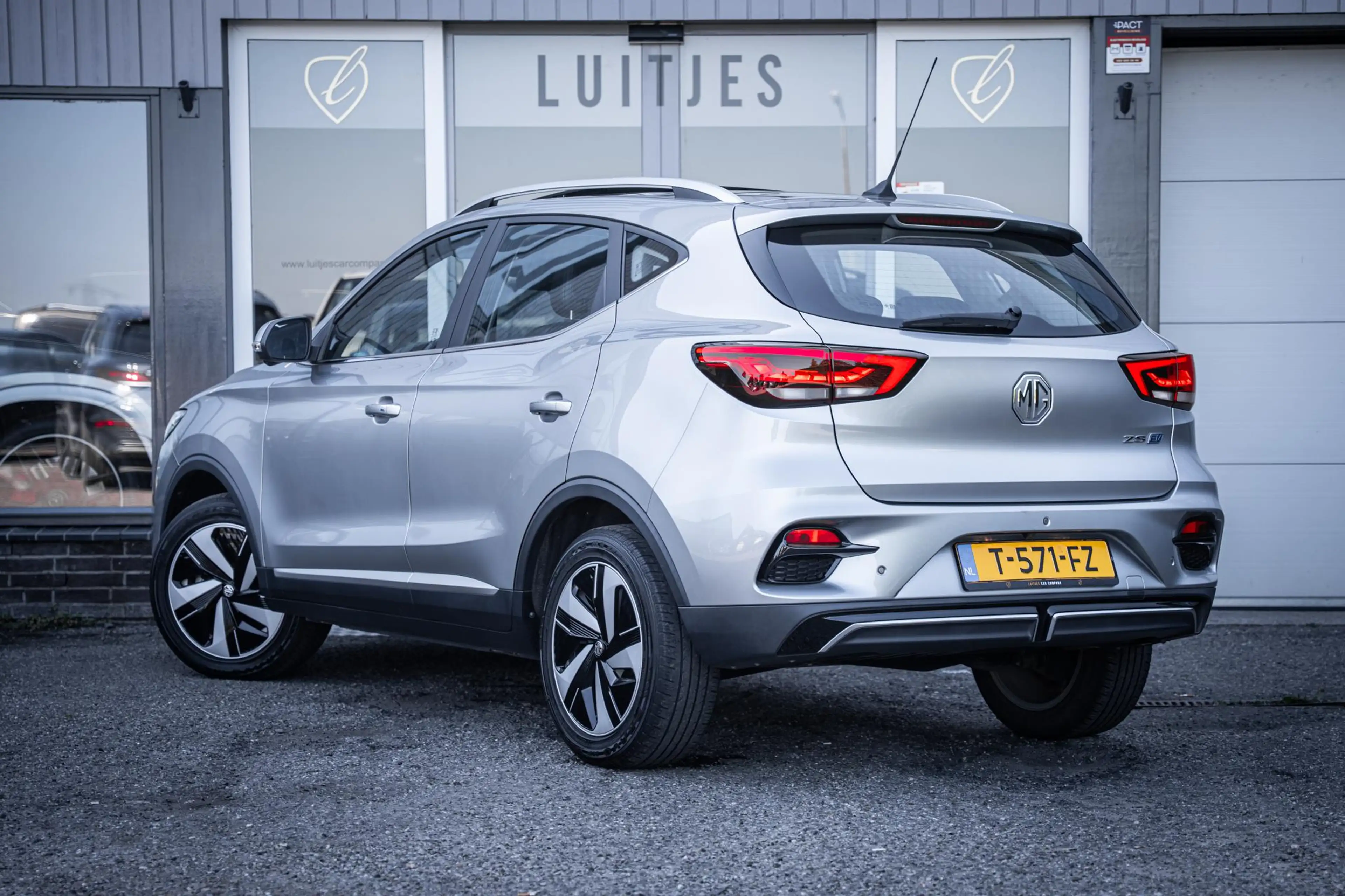 MG ZS EV Long Range Luxury 70 kWh Org.NL|1e-eig.|Pano-da — photo 12