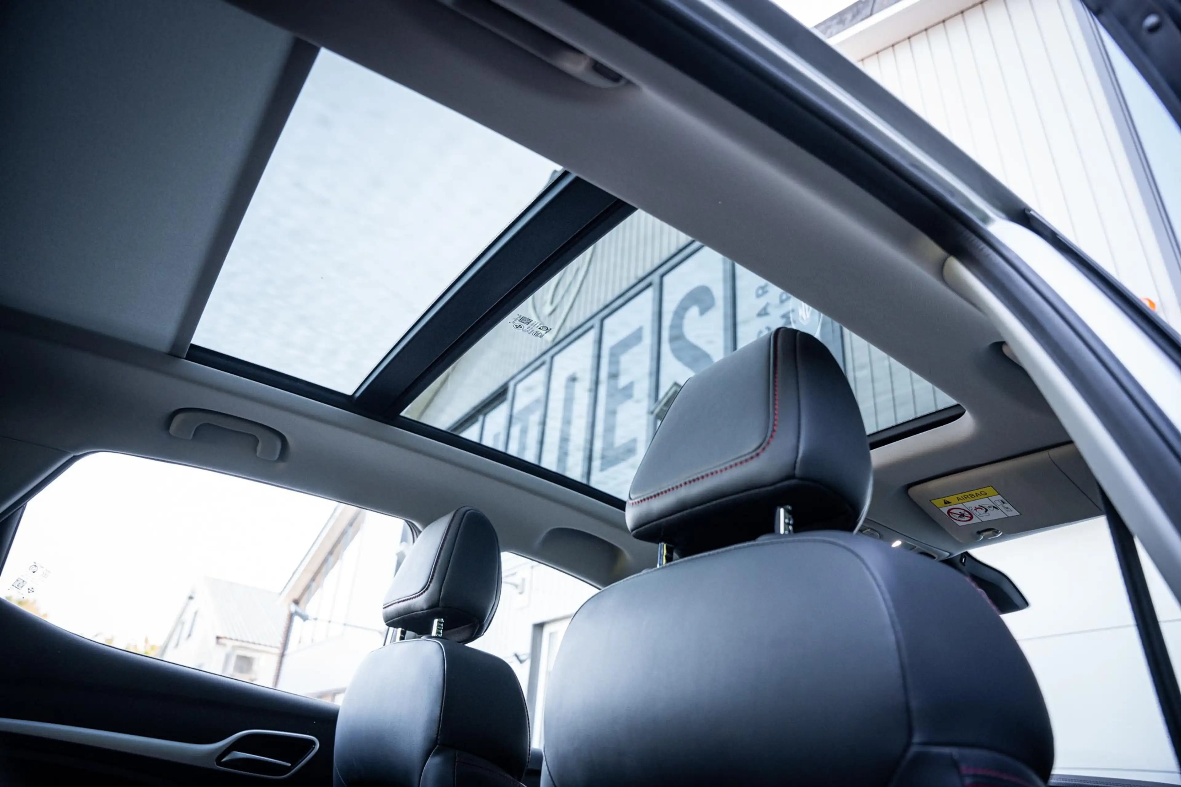 MG ZS EV Long Range Luxury 70 kWh Org.NL|1e-eig.|Pano-da — photo 18