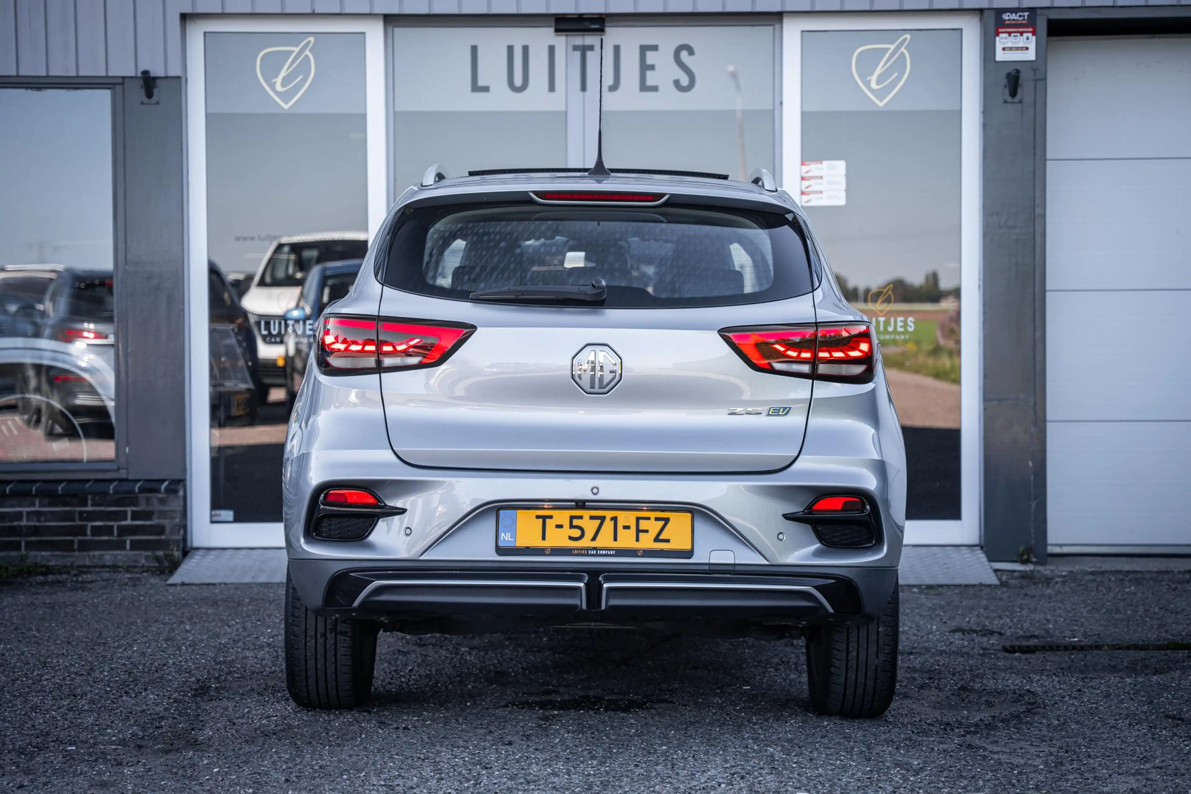 MG ZS EV Long Range Luxury 70 kWh Org.NL|1e-eig.|Pano-da — photo 10