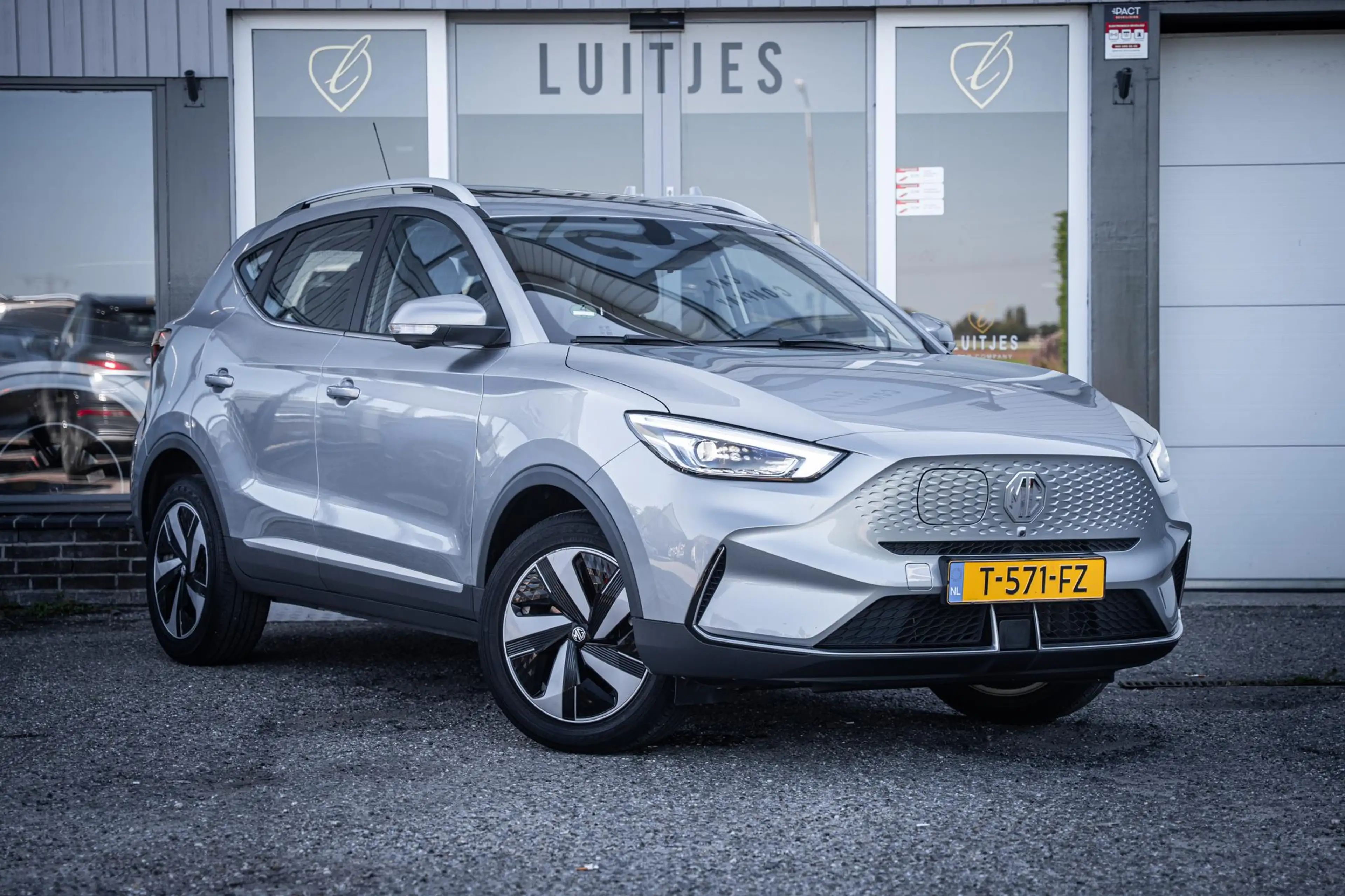 MG ZS EV Long Range Luxury 70 kWh Org.NL|1e-eig.|Pano-da — photo 7