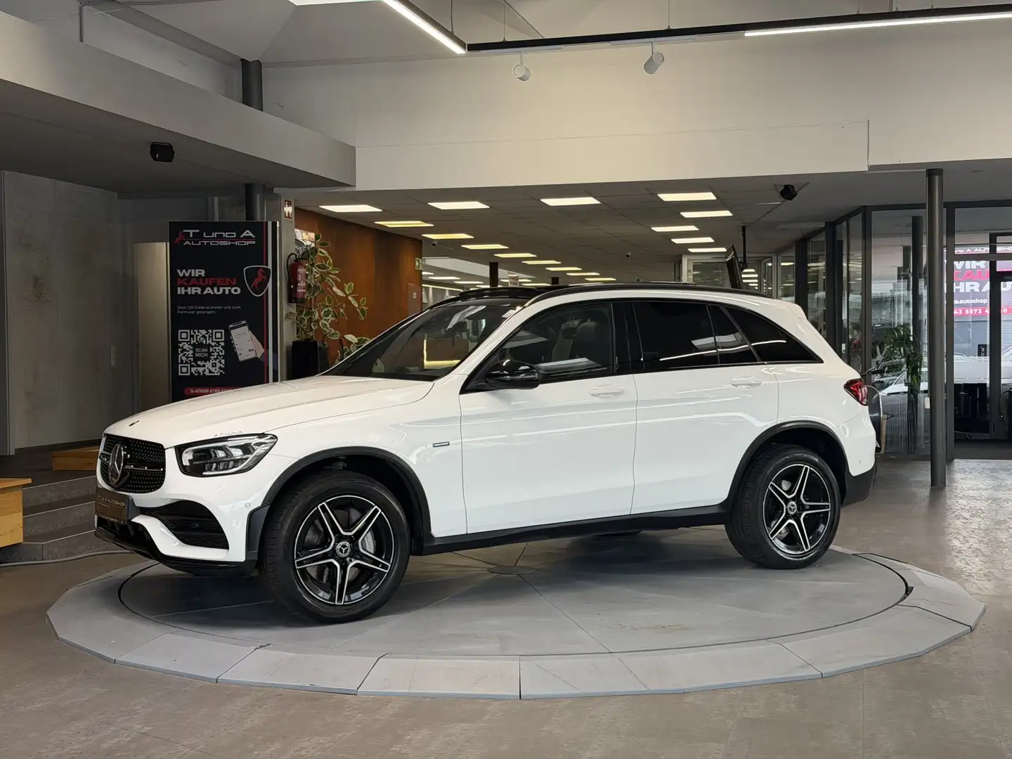 Mercedes-Benz GLC 300 de 4Matic AMG-Line 1-Hand Aut. *Pano*AHK*Navi*Kame Weiß - 2