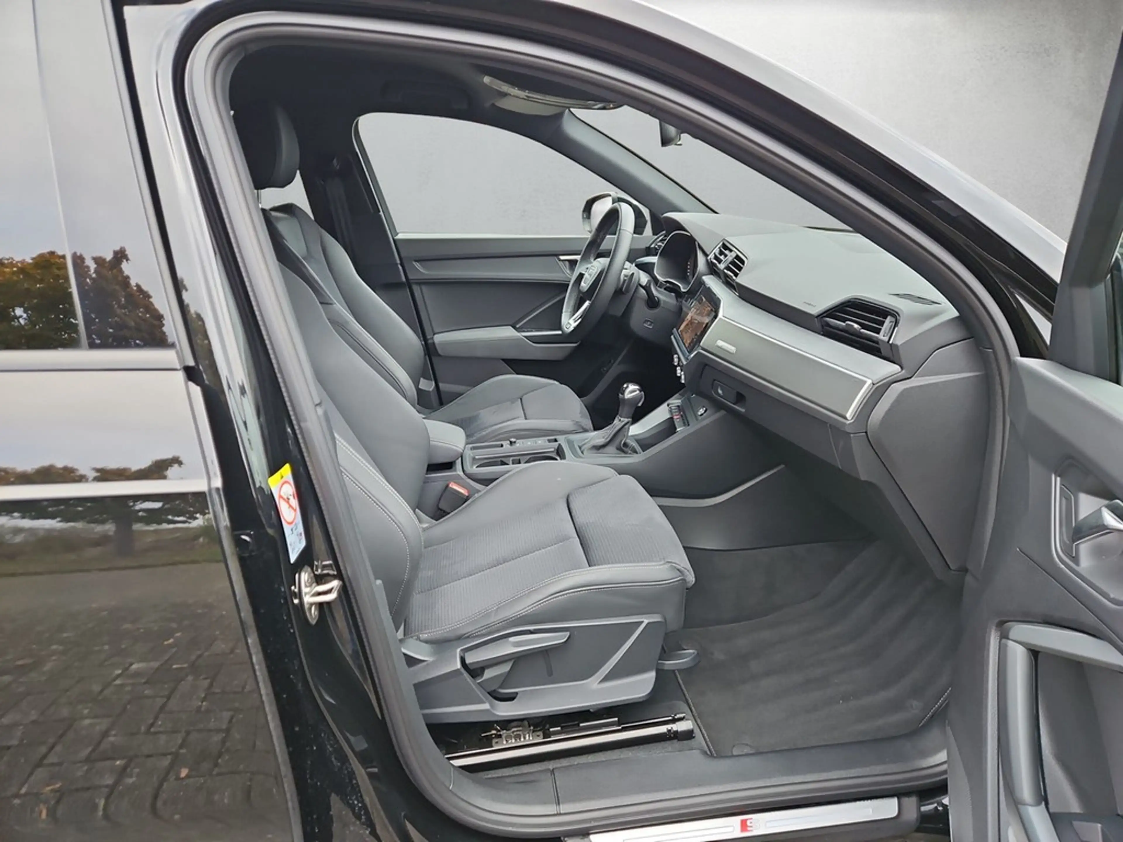 Audi Q3 S line 35 TFSI S tronic *Navi*Matrix*Kamera* — photo 13