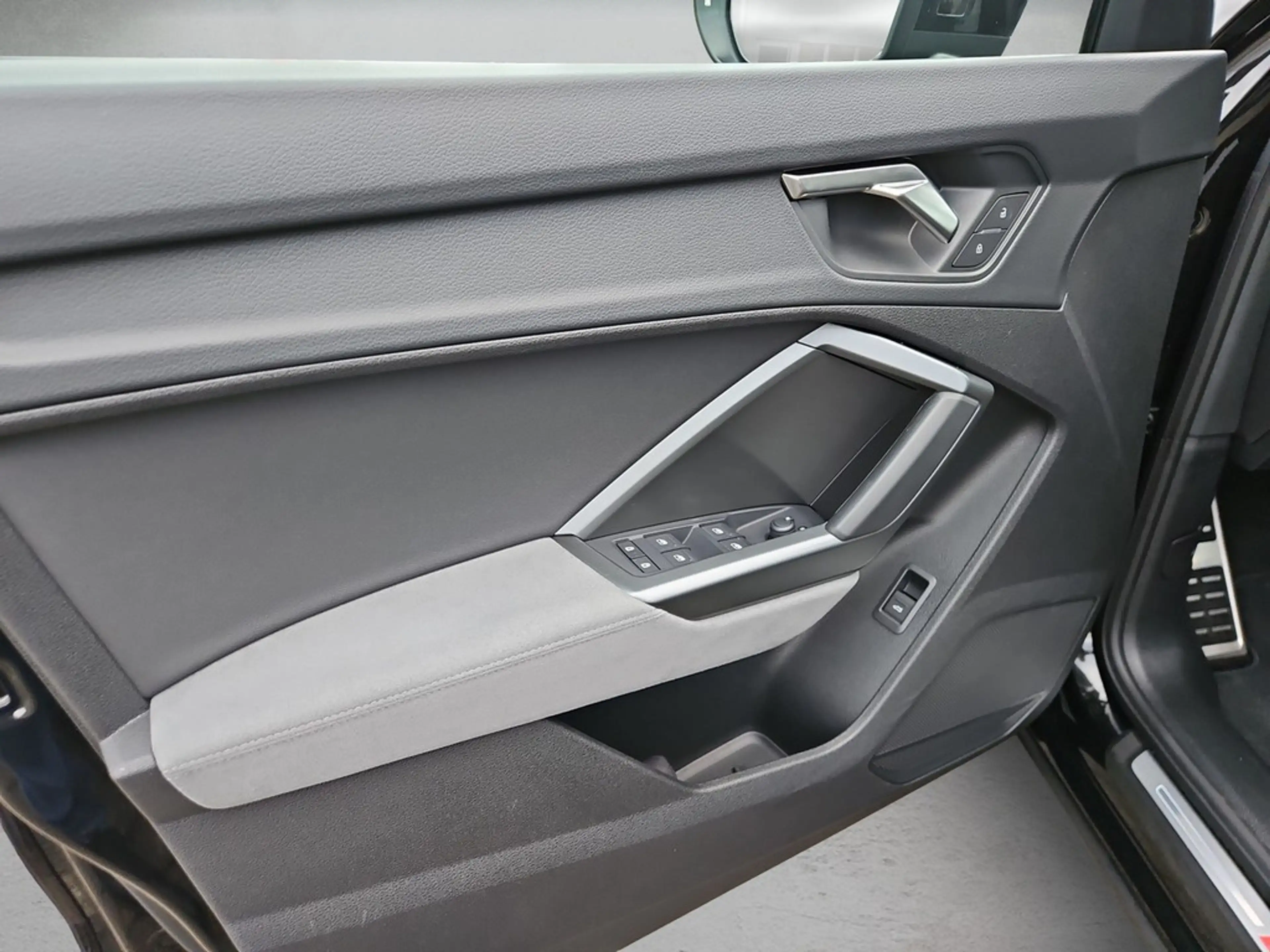 Audi Q3 S line 35 TFSI S tronic *Navi*Matrix*Kamera* — photo 6