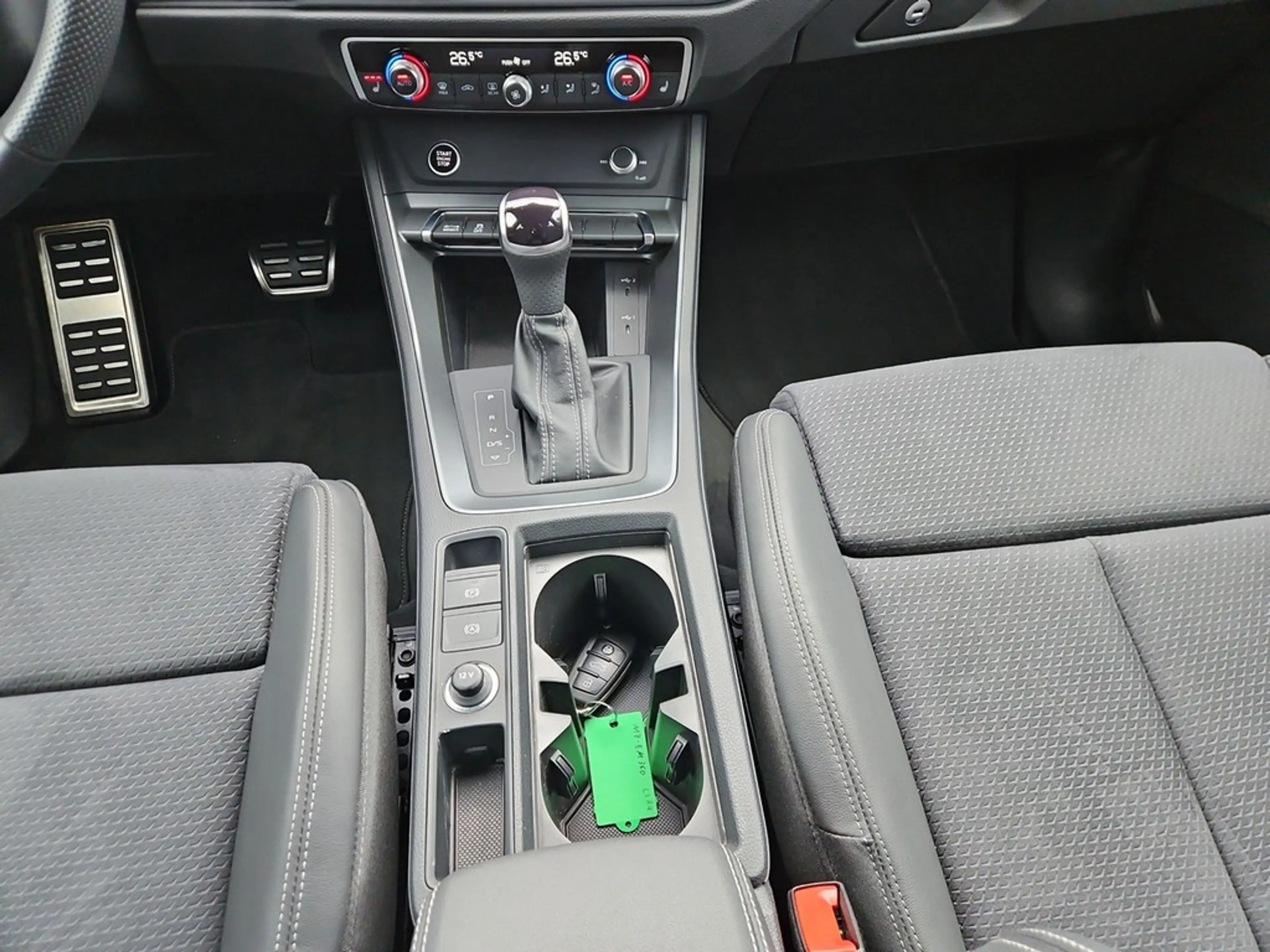 Audi Q3 S line 35 TFSI S tronic *Navi*Matrix*Kamera* — photo 9