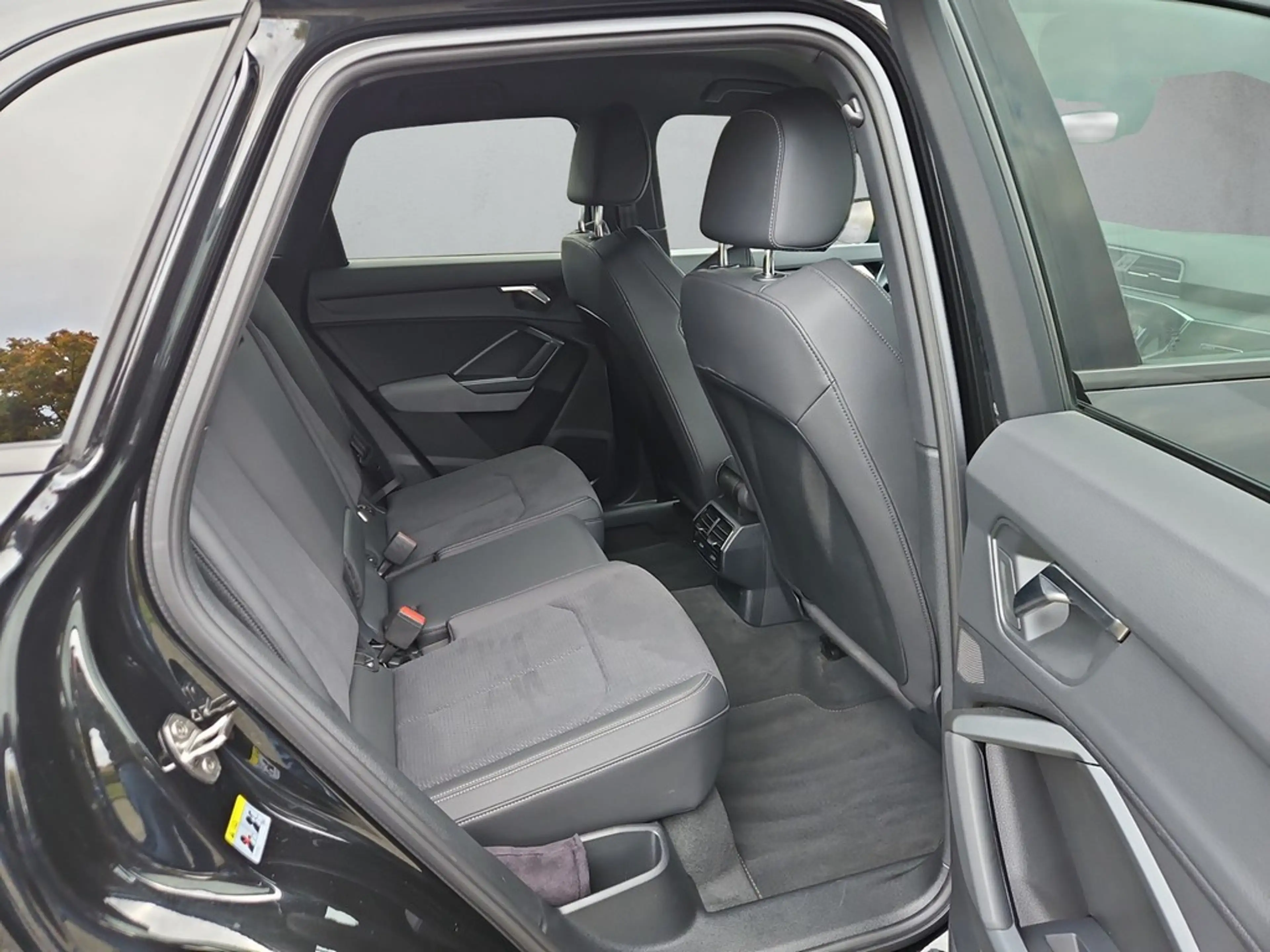 Audi Q3 S line 35 TFSI S tronic *Navi*Matrix*Kamera* — photo 12