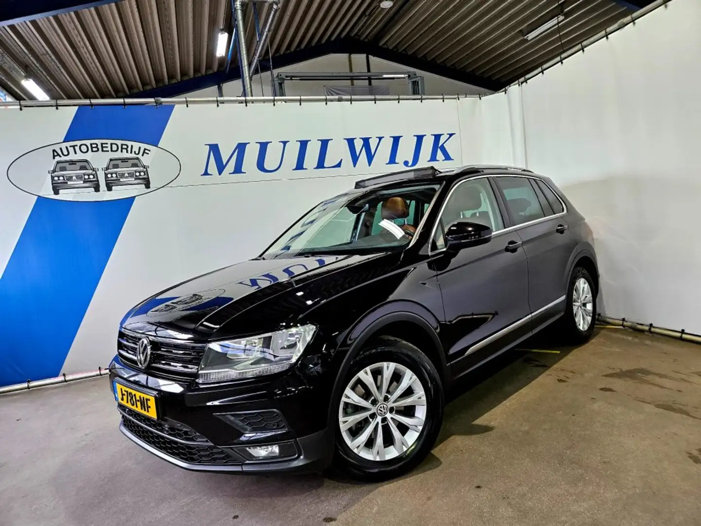 Volkswagen Tiguan 1.5 TSI Comfortline Business / Panoramadak / Leder Zwart - 1