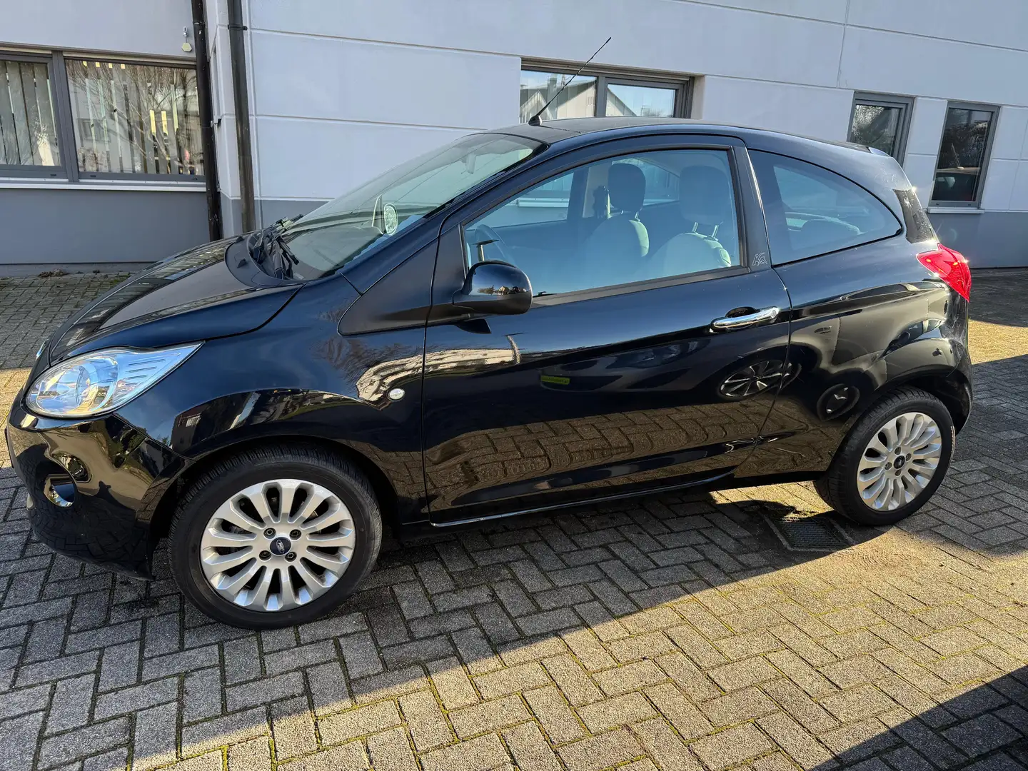 Ford Ka/Ka+ Titanium Sorglos-Preis inkl. Service + Garantie Schwarz - 2