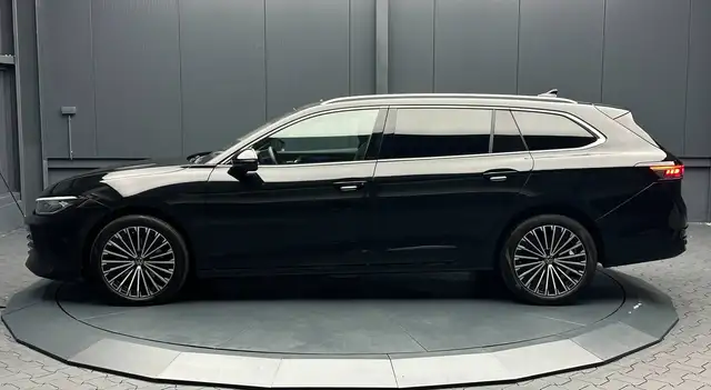 Volkswagen Passat view 2