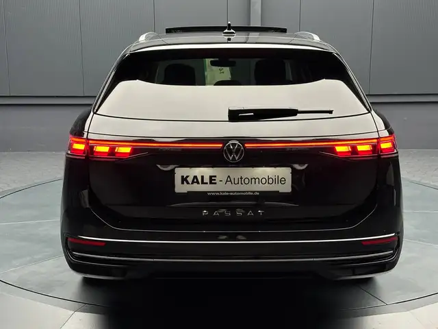 Volkswagen Passat view 4