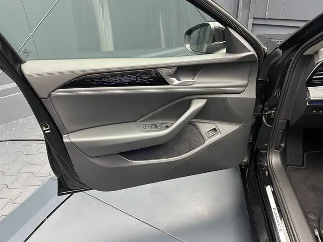 Volkswagen Passat view 14