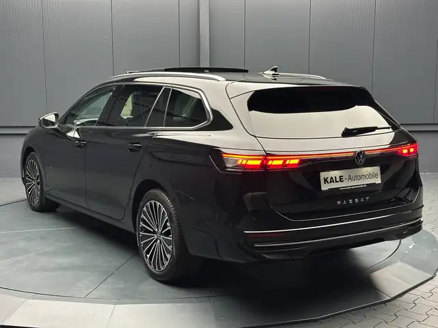 Volkswagen Passat view 3