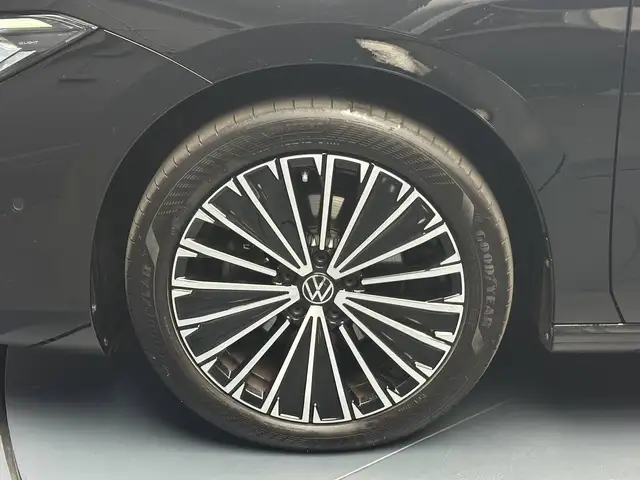 Volkswagen Passat view 9