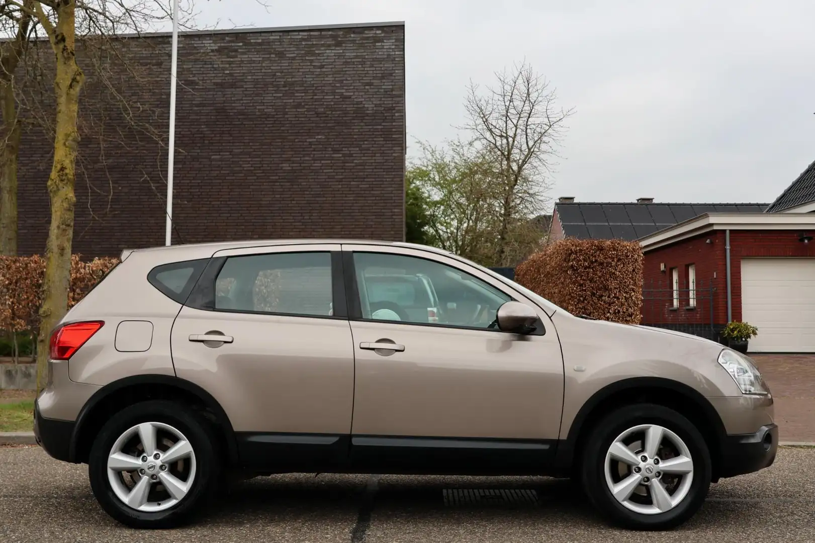 Nissan Qashqai 2.0 Acenta 4WD | CLIMA | CRUISE| TREKHAAK | NAP | Marrón - 2