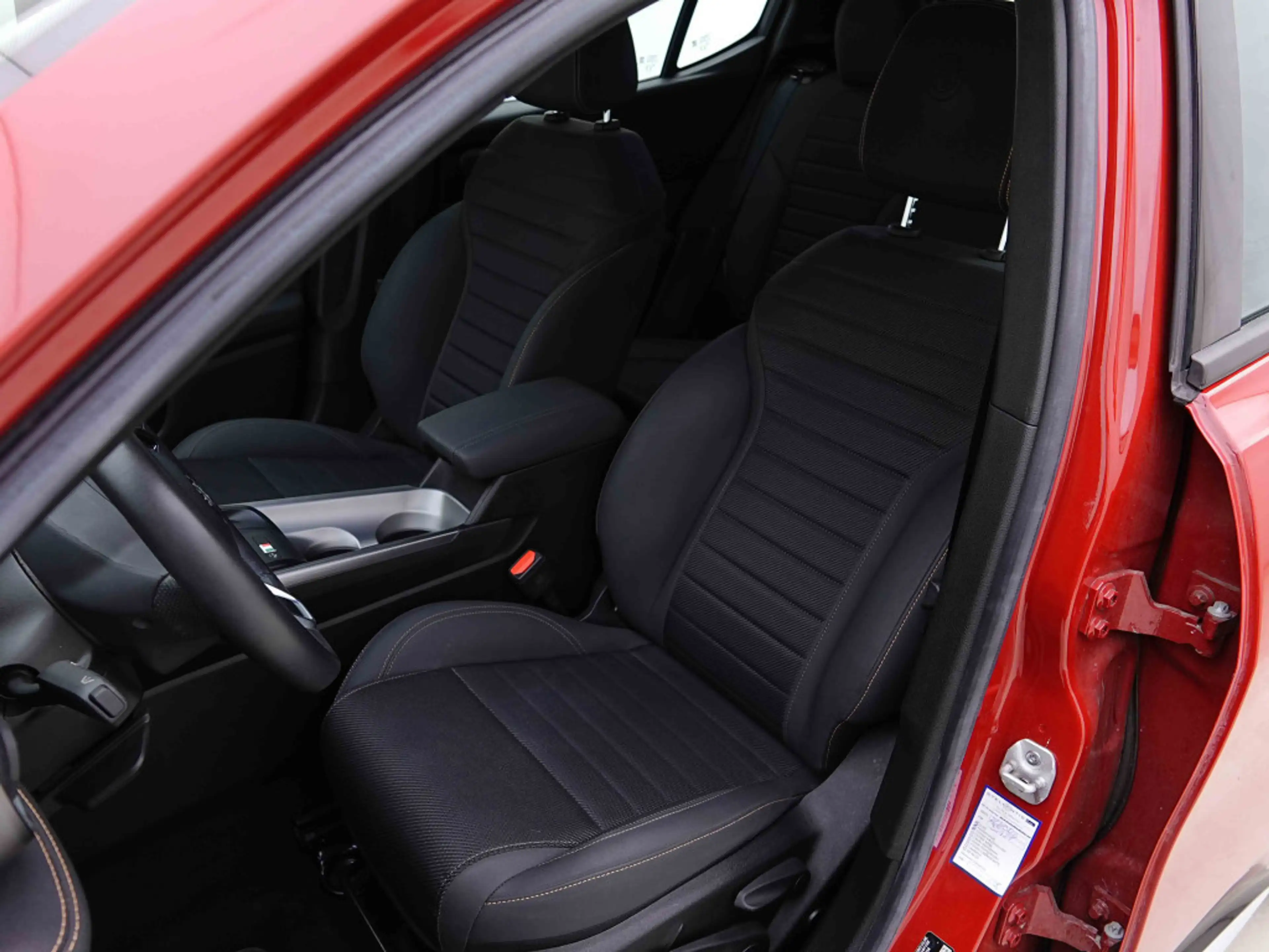 Alfa Romeo Tonale 1.5 MHEV AUT 160 Veloce Pack | Leather | ALU19 | Camera | GPS by App — photo 7