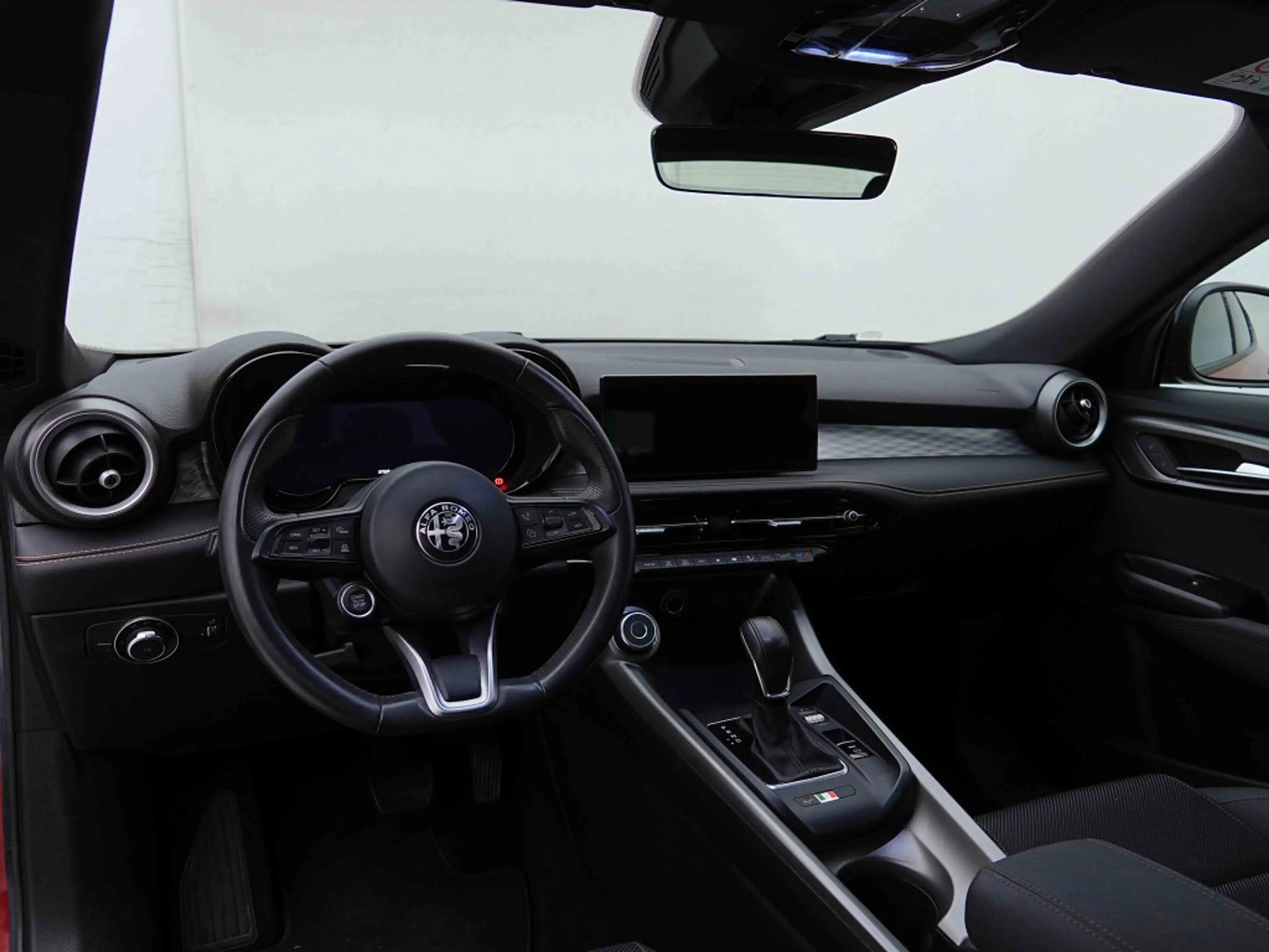 Alfa Romeo Tonale 1.5 MHEV AUT 160 Veloce Pack | Leather | ALU19 | Camera | GPS by App — photo 8