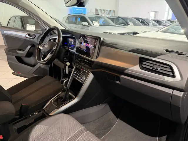 Volkswagen T-Roc view 10