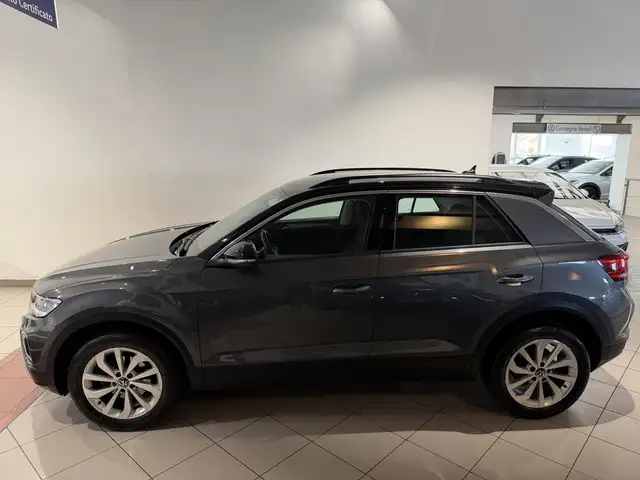 Volkswagen T-Roc view 2