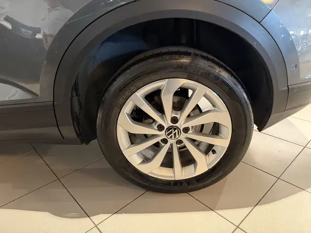 Volkswagen T-Roc view 14