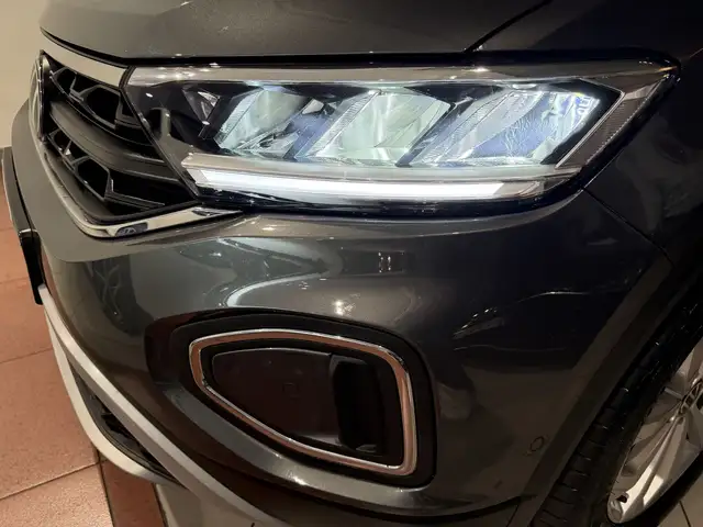 Volkswagen T-Roc view 15