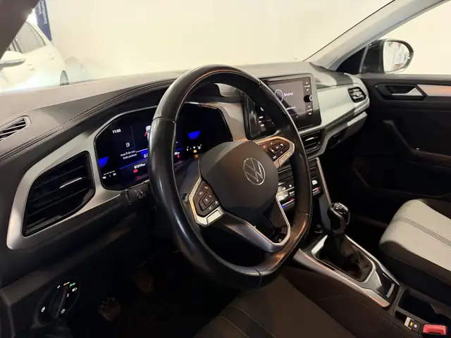 Volkswagen T-Roc view 8