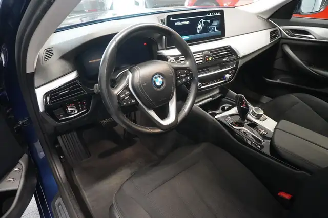 BMW 5 Series view 7