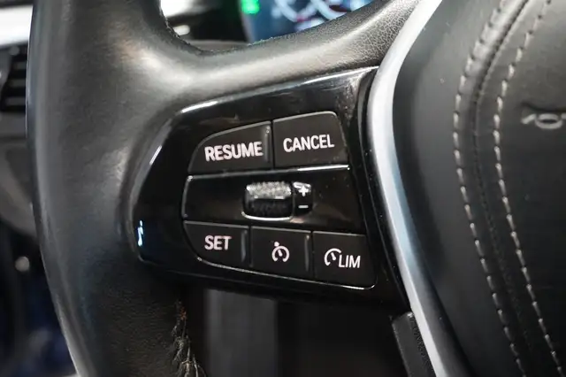 BMW 5 Series view 12