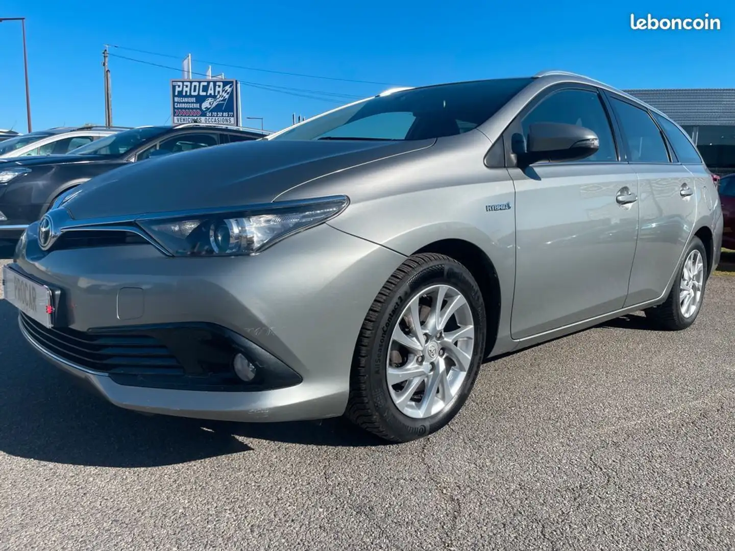 Toyota Auris sport hsd 136h dynamic business Gris - 1