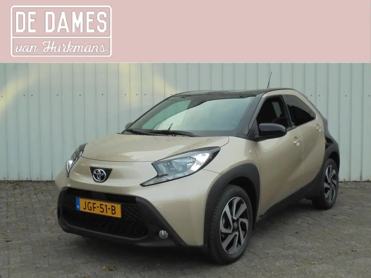 Toyota Aygo X 1.0 VVT-i AUTOMAAT 3.196 KM !! CAMERA 17" LM-VELGE Marrón - 1