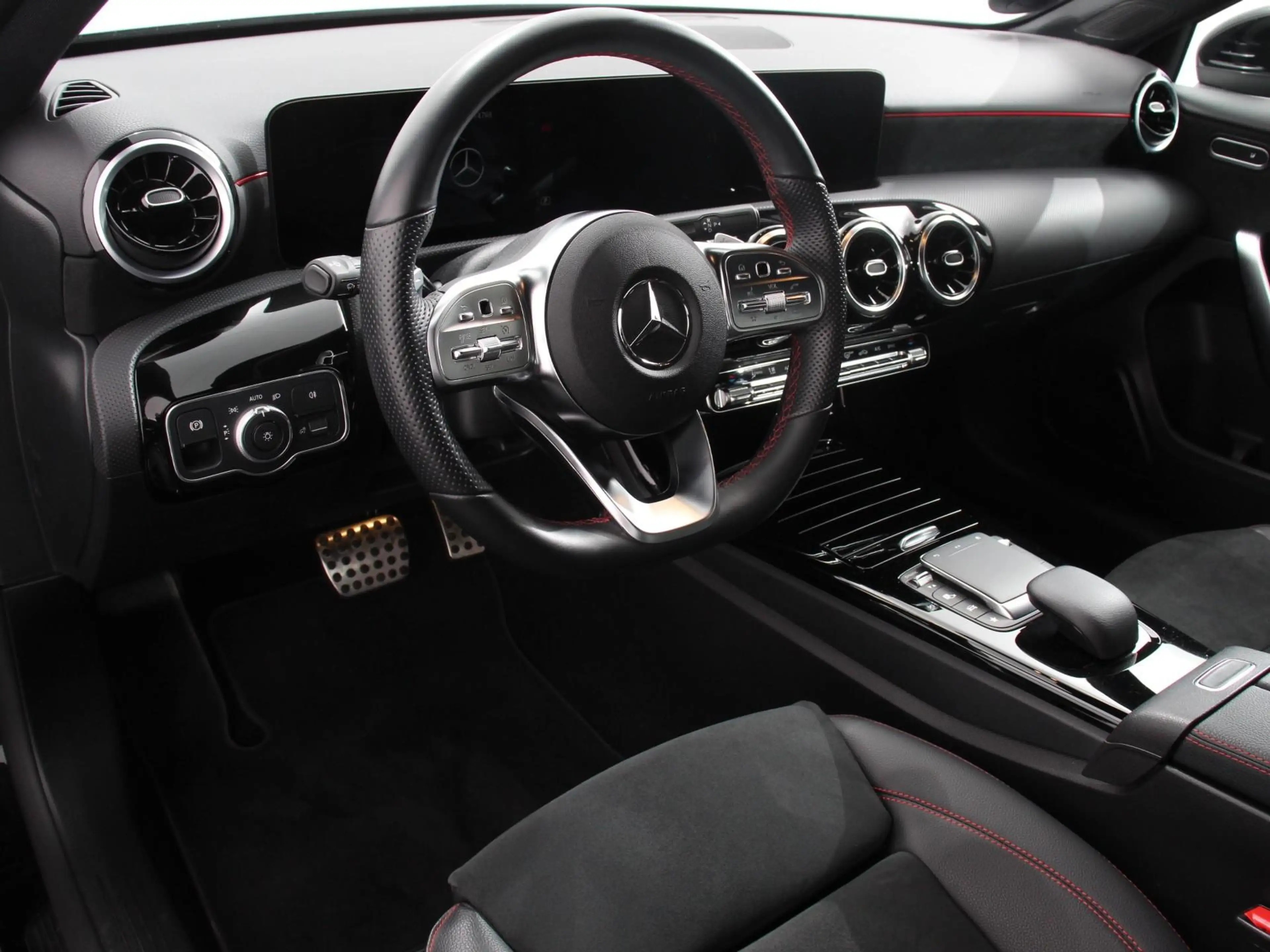 Mercedes-Benz A 200 Automaat AMG Line Navigatie Climate Control Camera — photo 2
